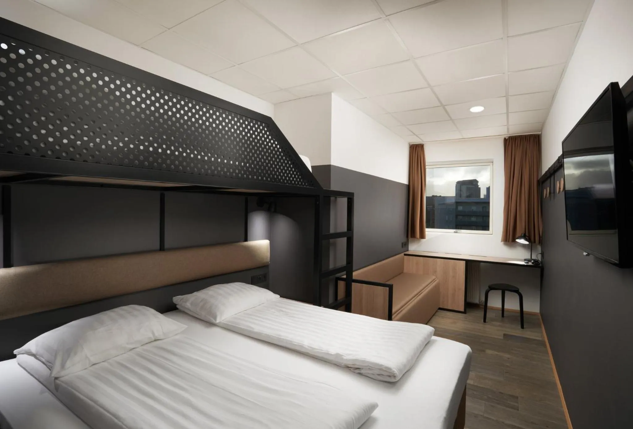 Bedroom, Bed in Hotel Cabin