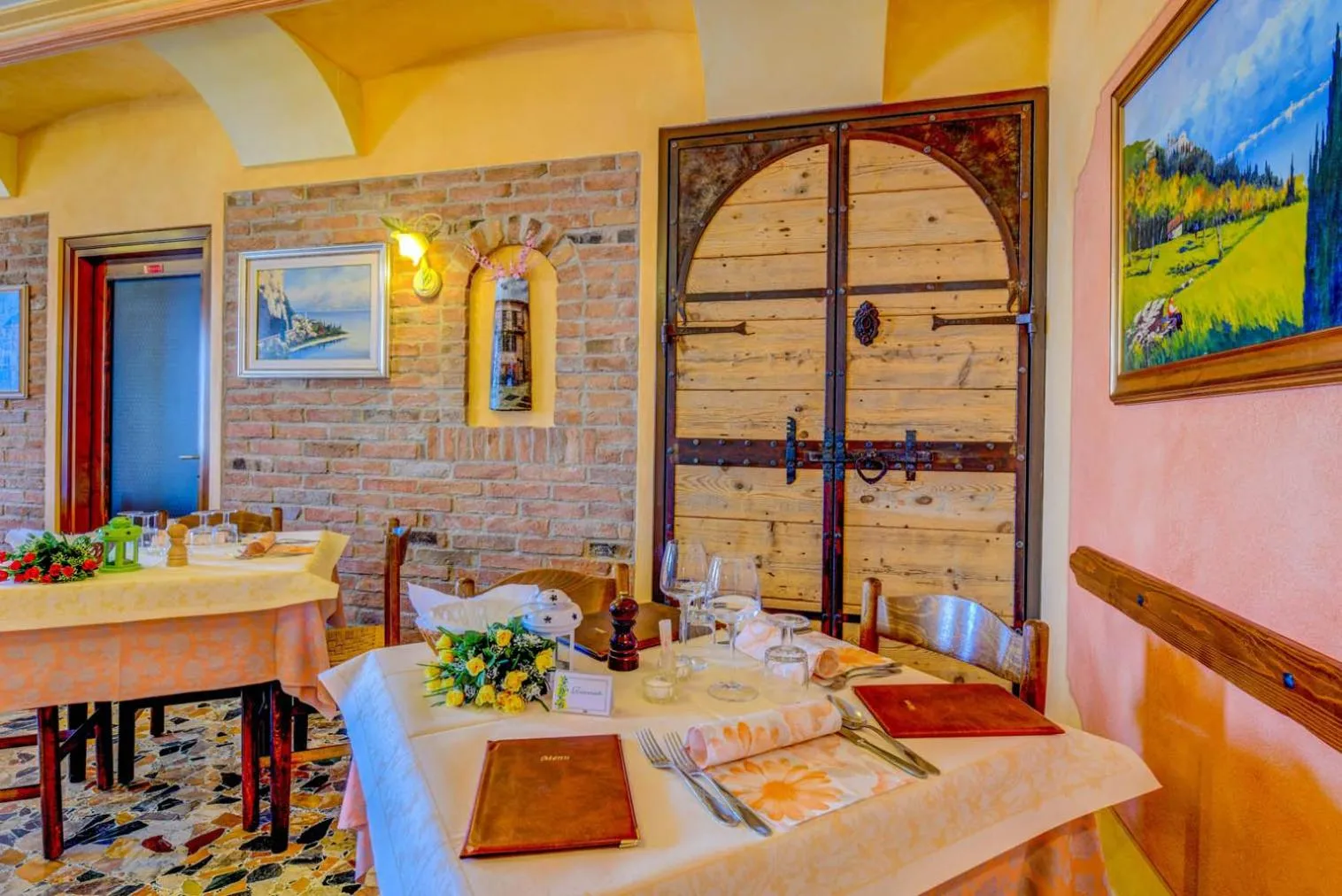 Restaurant/places to eat in Hotel Castello