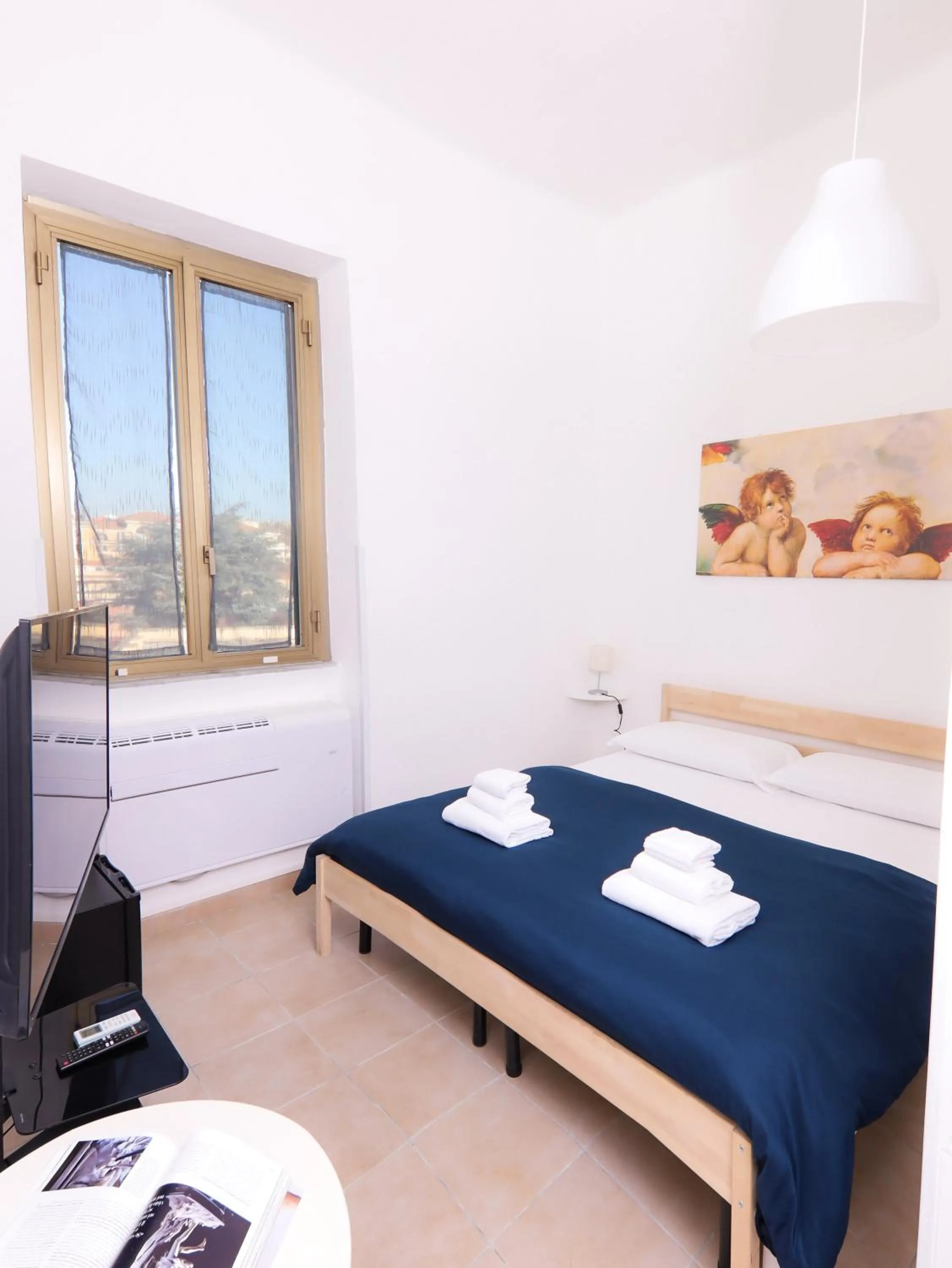 Bathroom, Bed in Cielo Vaticano Guest House