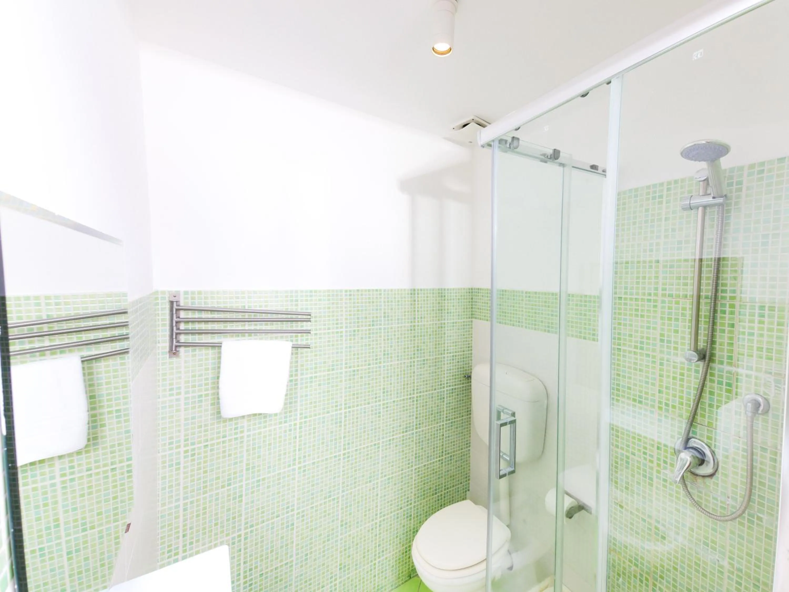 Shower in Cielo Vaticano Guest House