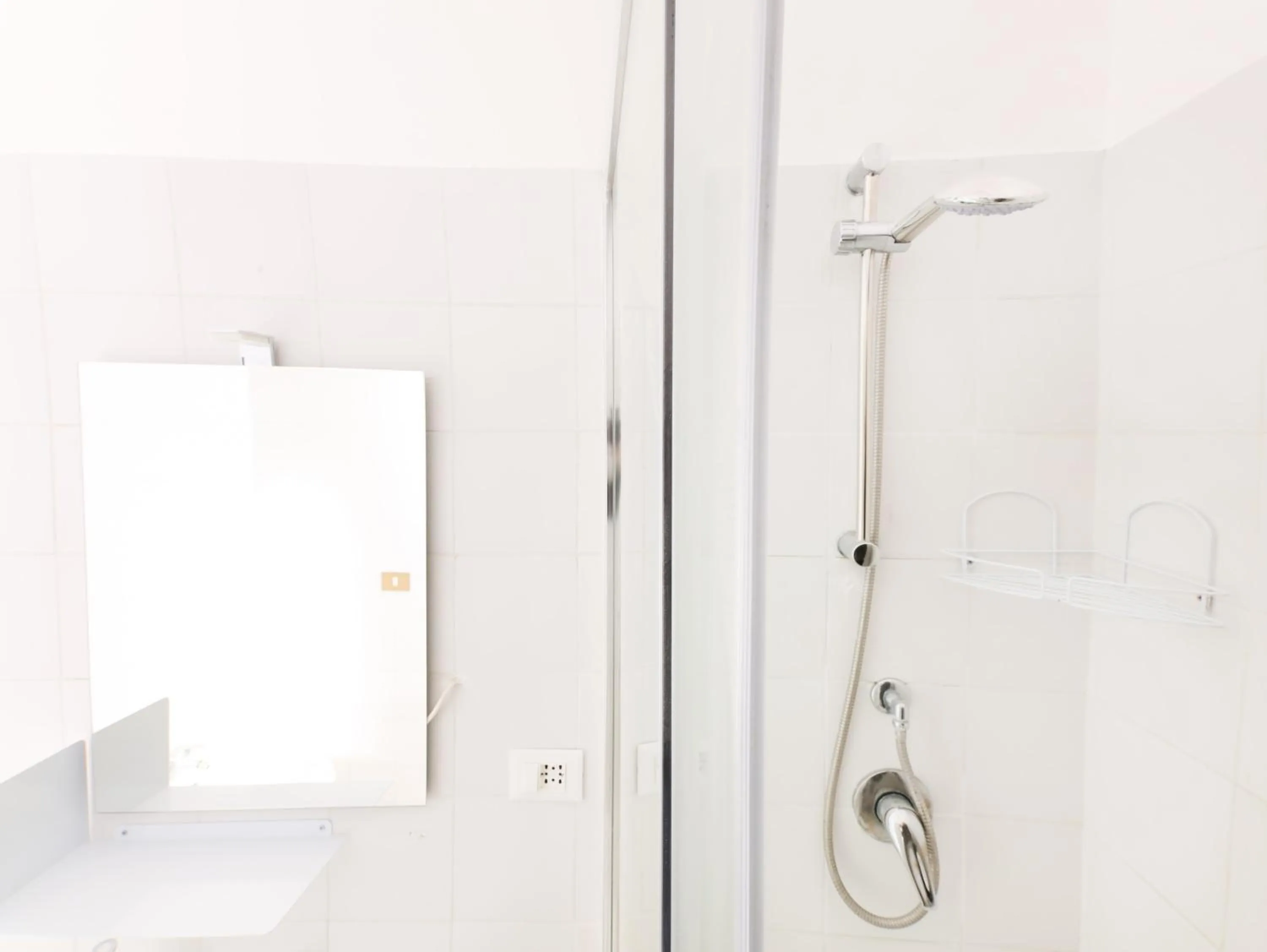 Shower in Cielo Vaticano Guest House