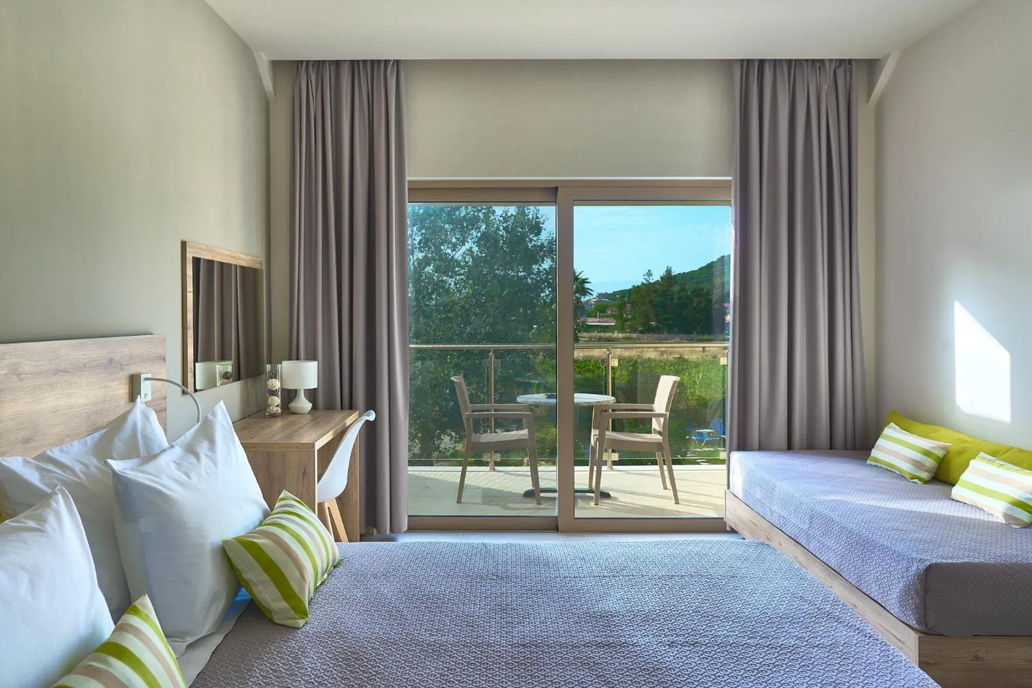 Photo of the whole room, Bed in Grapevines Hotel