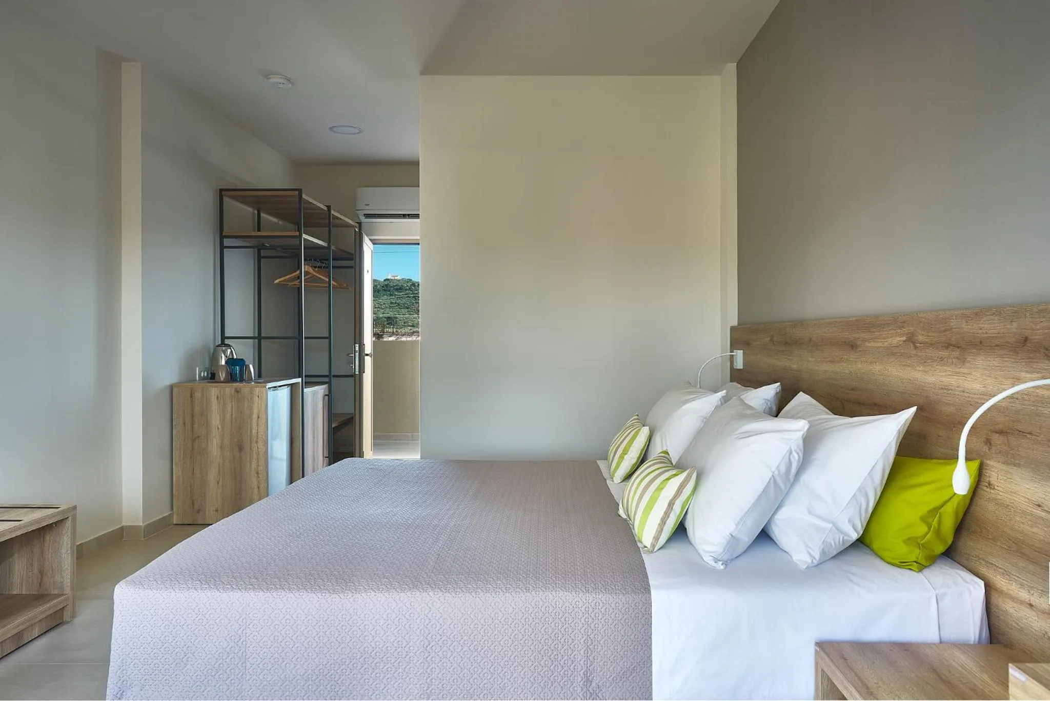 Bed in Grapevines Hotel