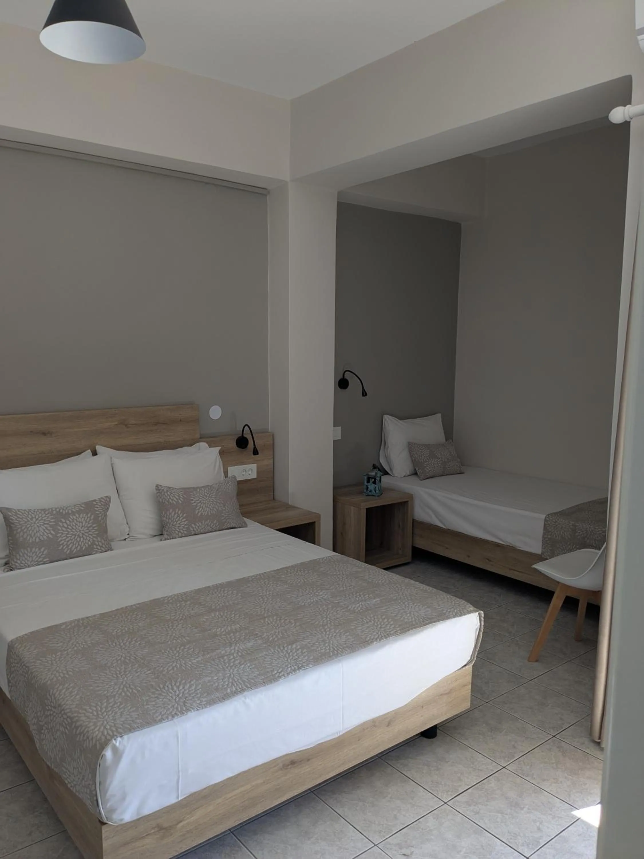 Photo of the whole room, Bed in Grapevines Hotel