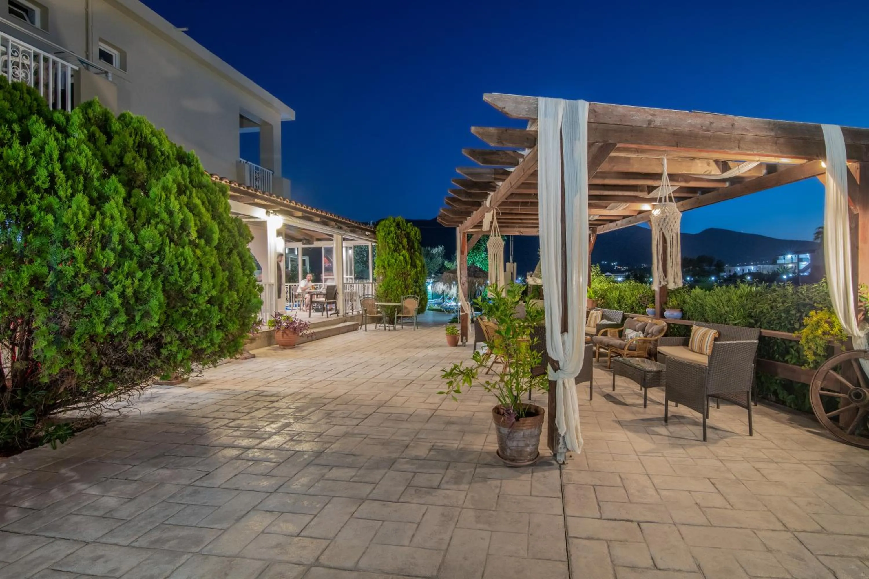 Garden in Grapevines Hotel