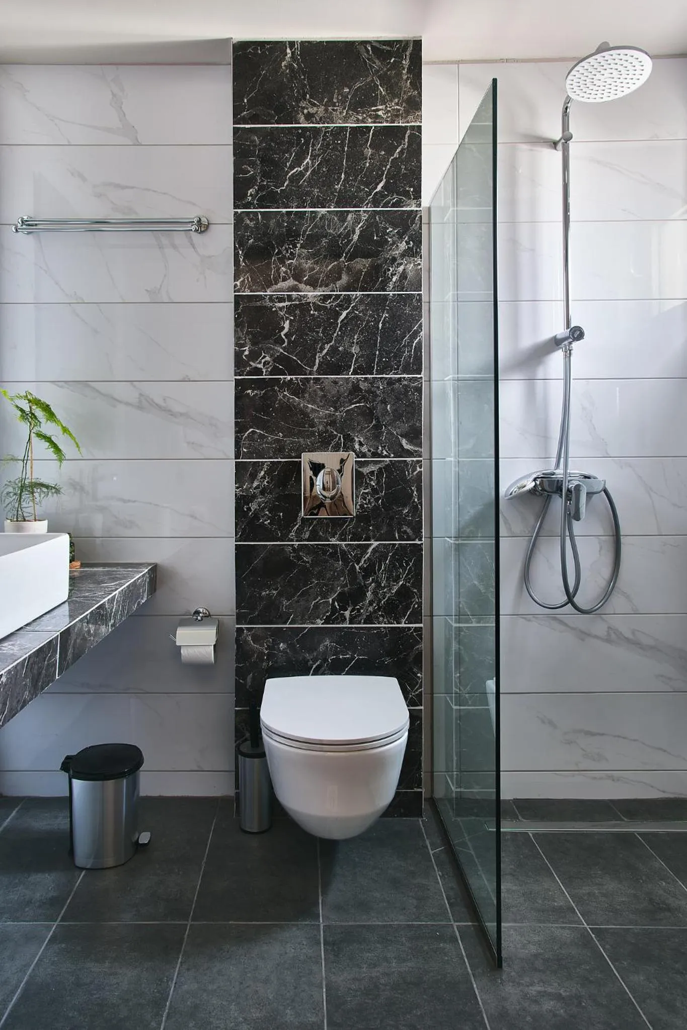 Bathroom in Grapevines Hotel