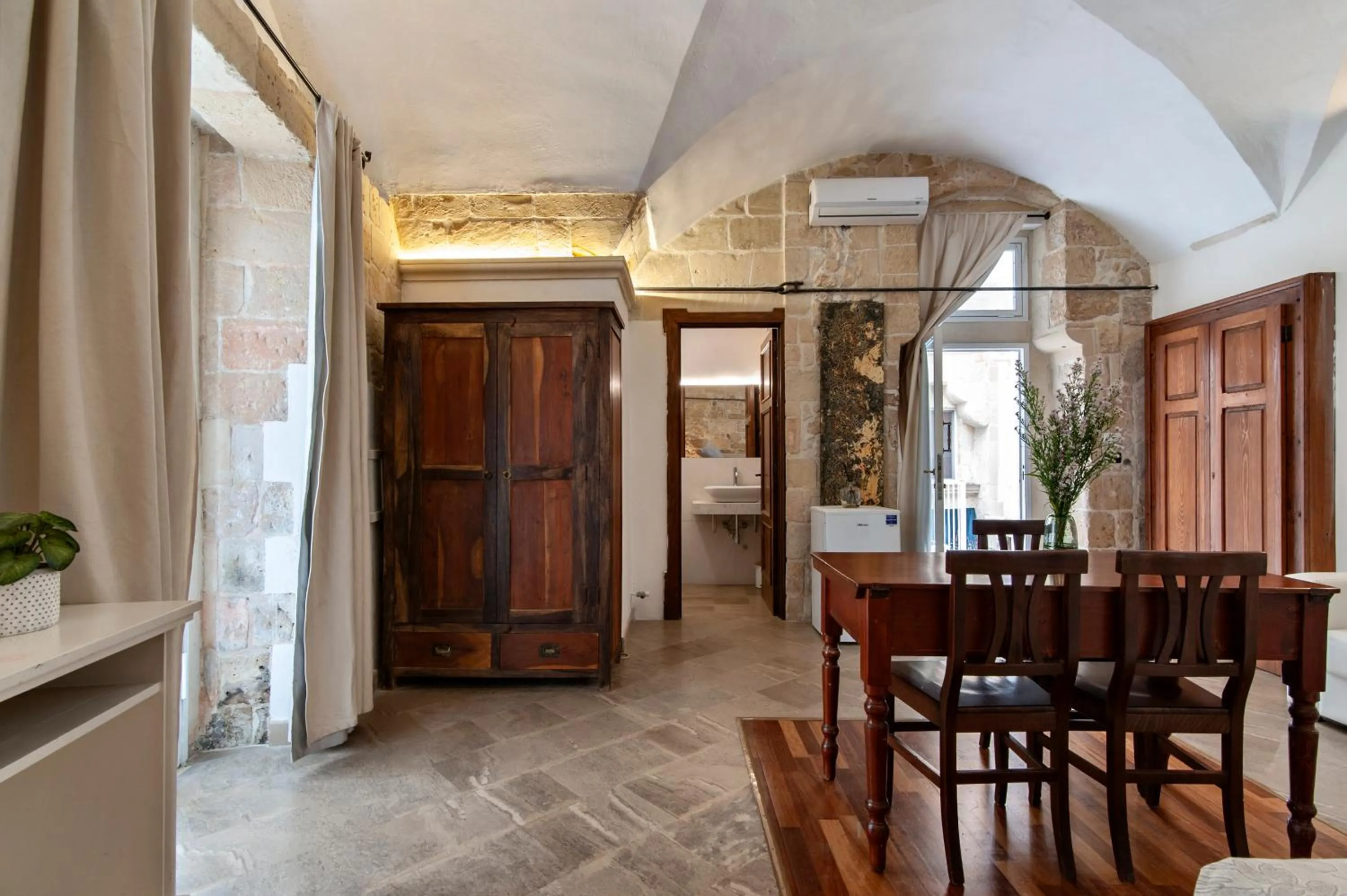 Dining area in Chiesa Greca Suites - Lecce Selection