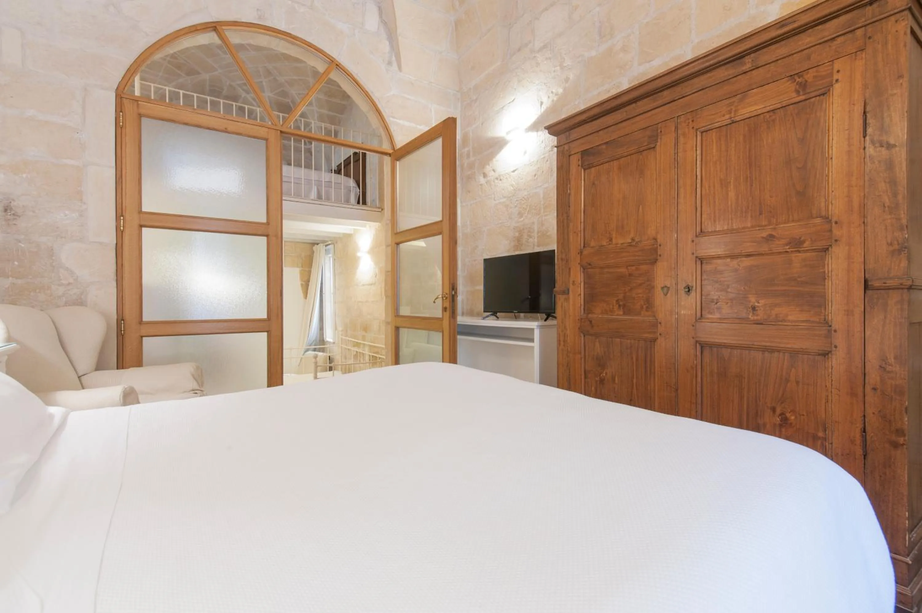 Photo of the whole room, Bed in Chiesa Greca Suites - Lecce Selection