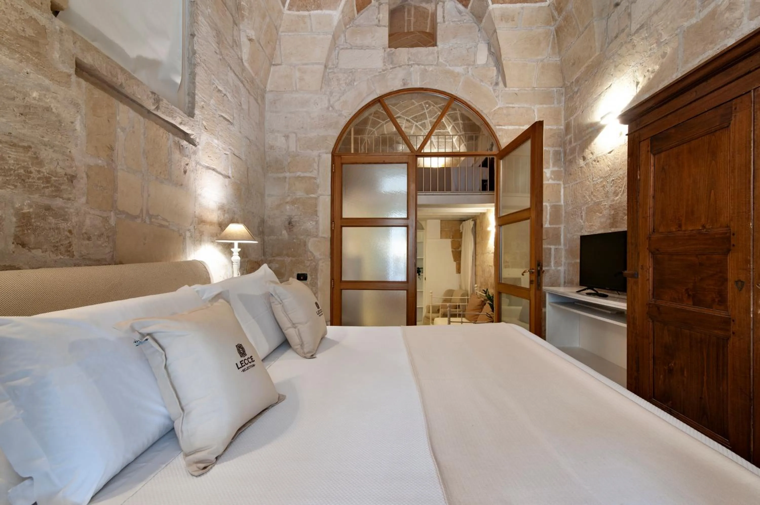 Photo of the whole room, Bed in Chiesa Greca Suites - Lecce Selection