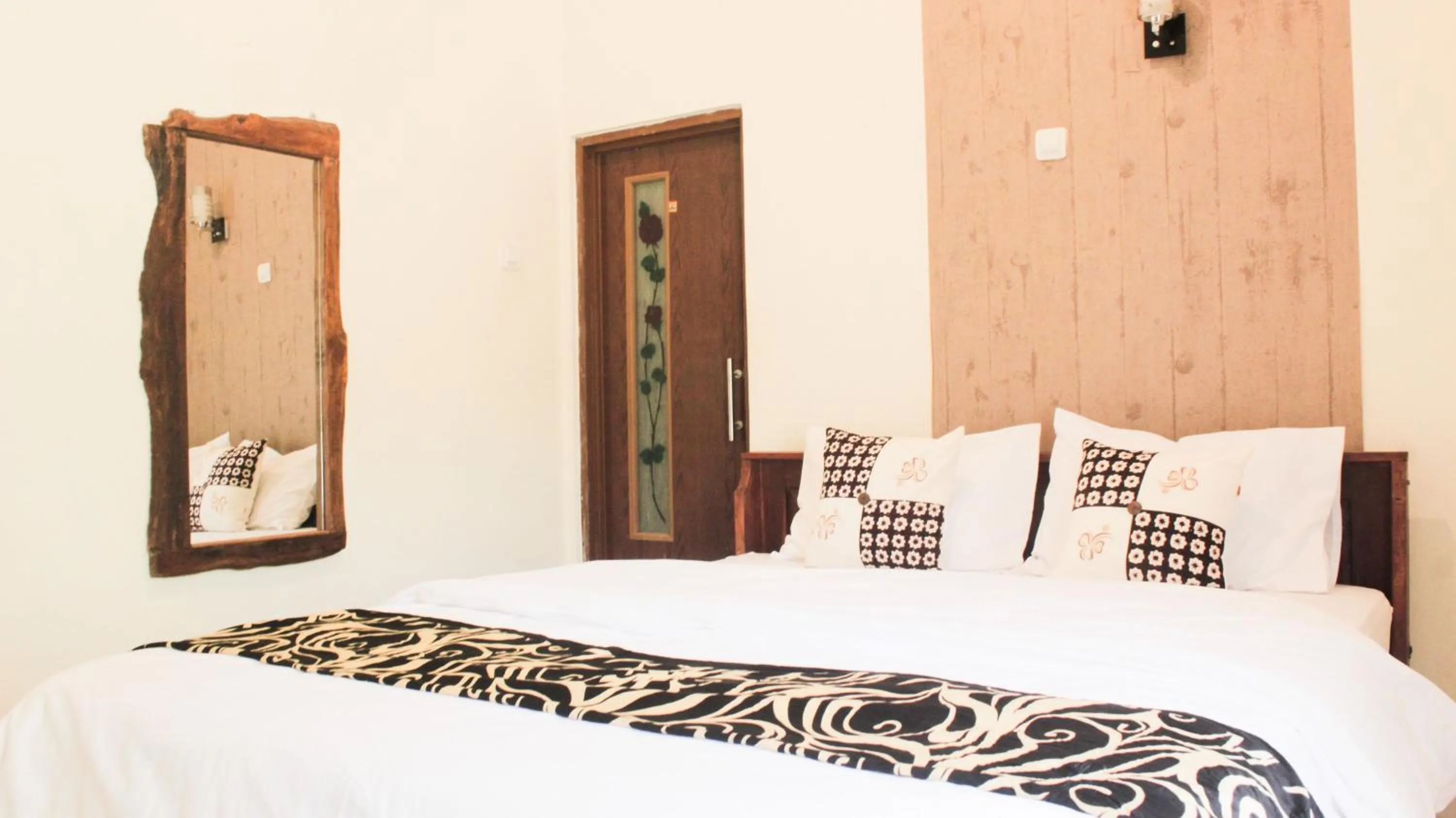 Bed in nDalem Joglo Krawitan Syariah