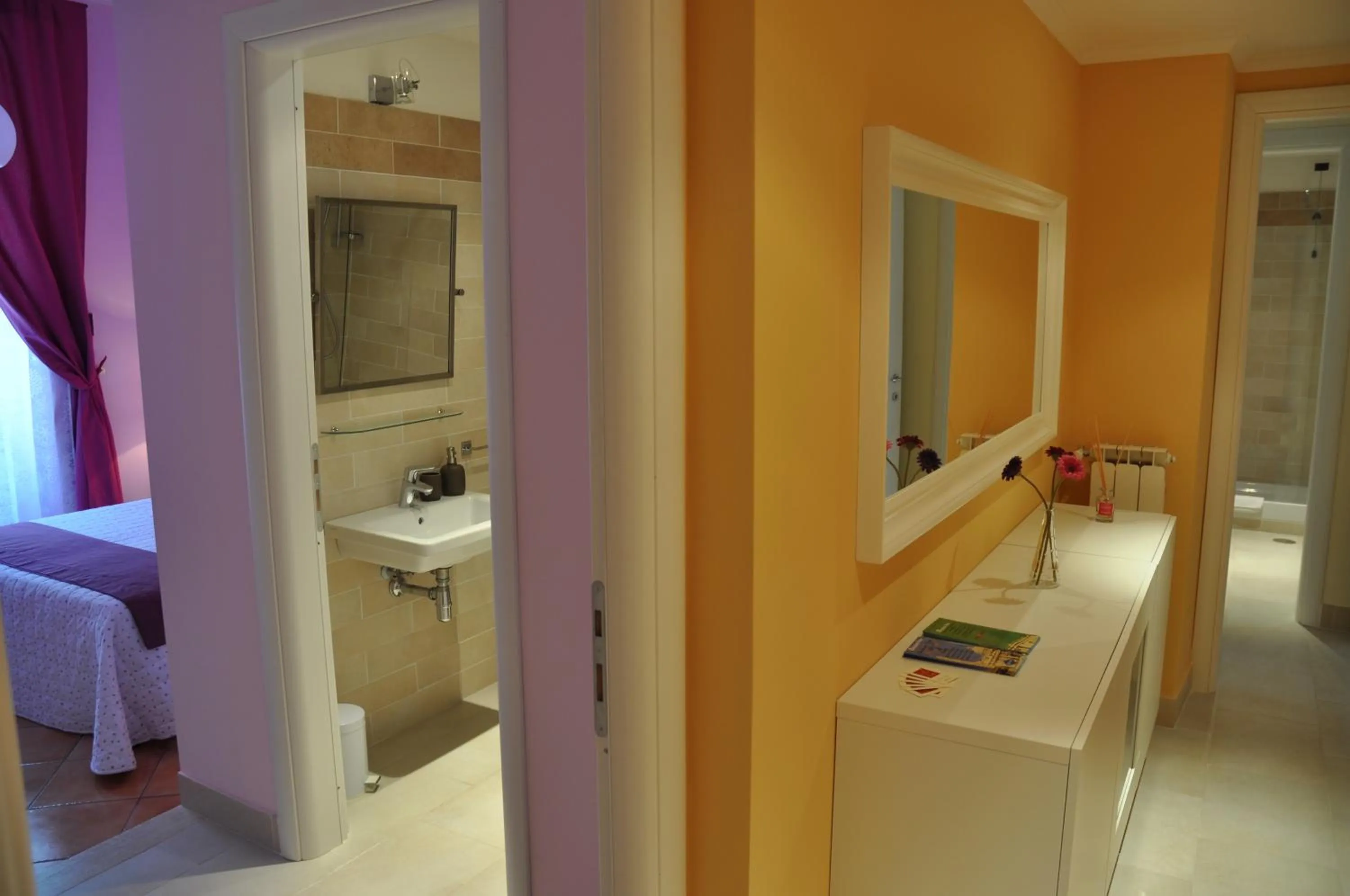 Seating area, Bed in QuodLibet