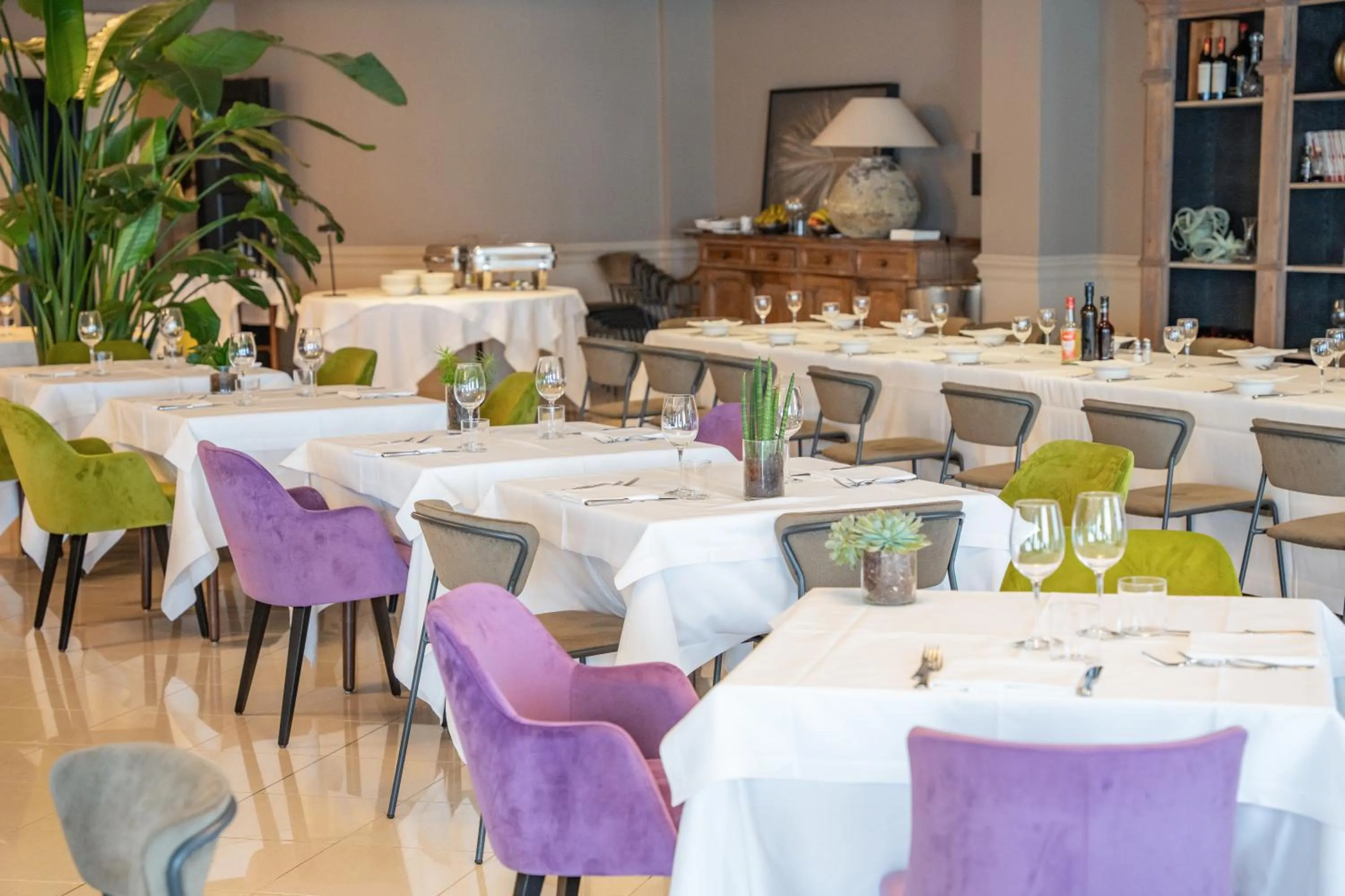 Restaurant/places to eat in Hotel Touring