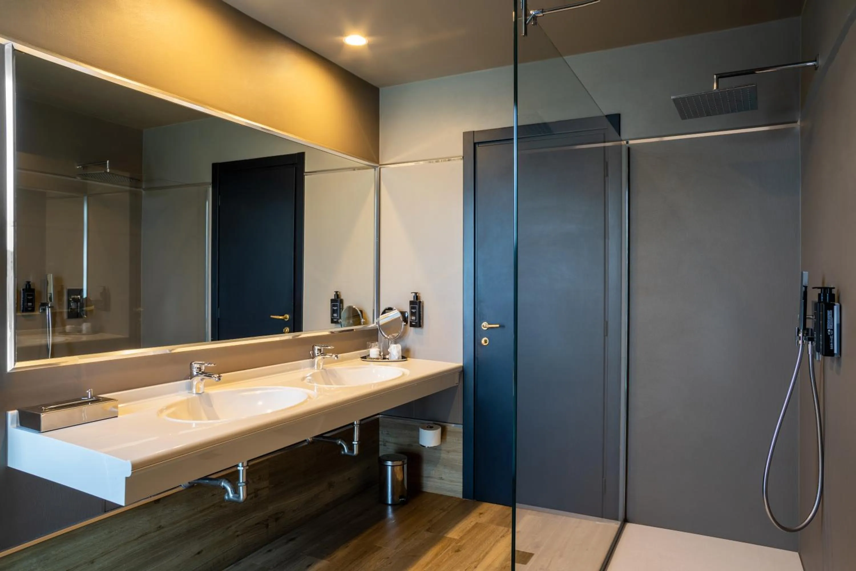 Shower in Hotel Touring