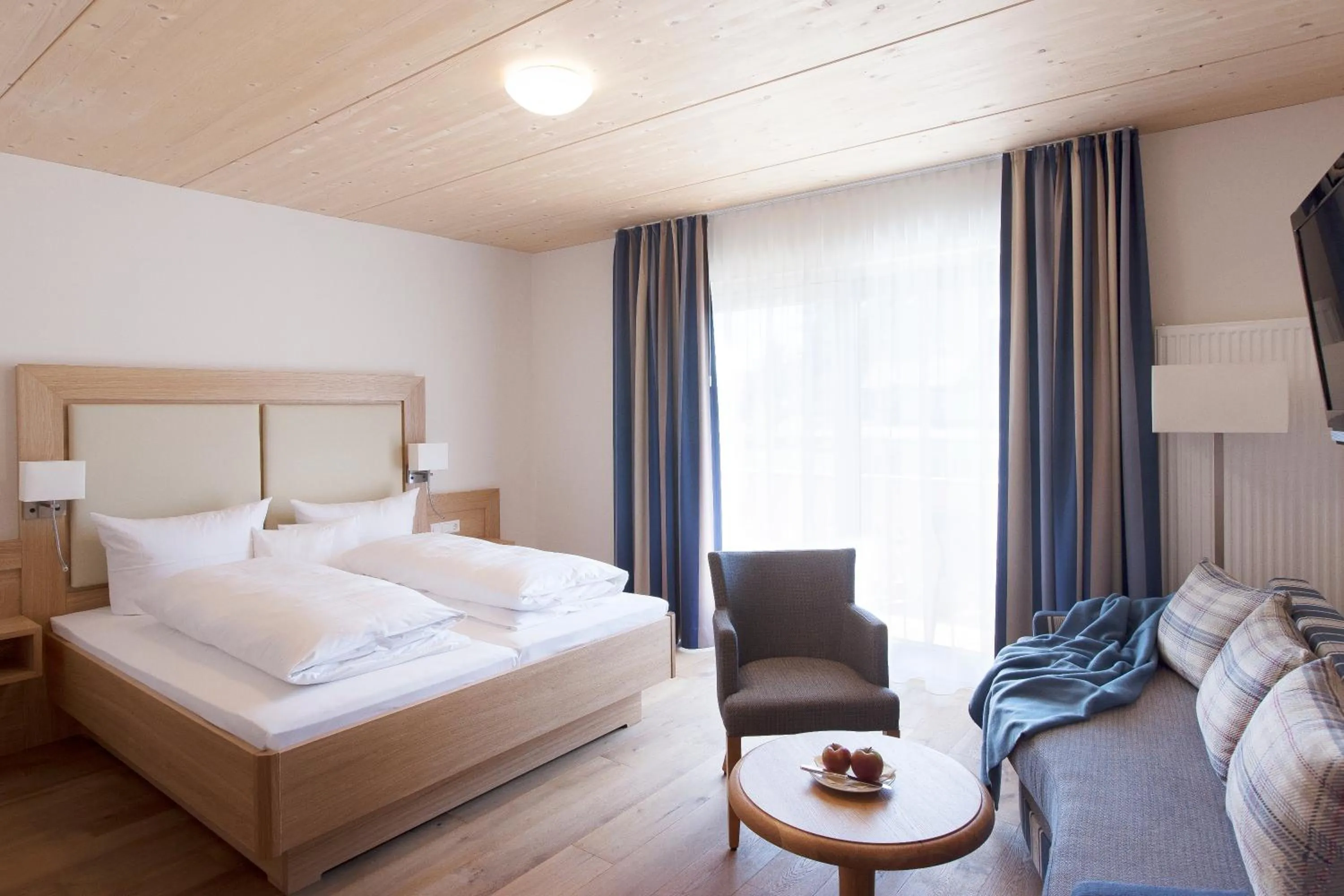 Photo of the whole room in Hotel Rössle