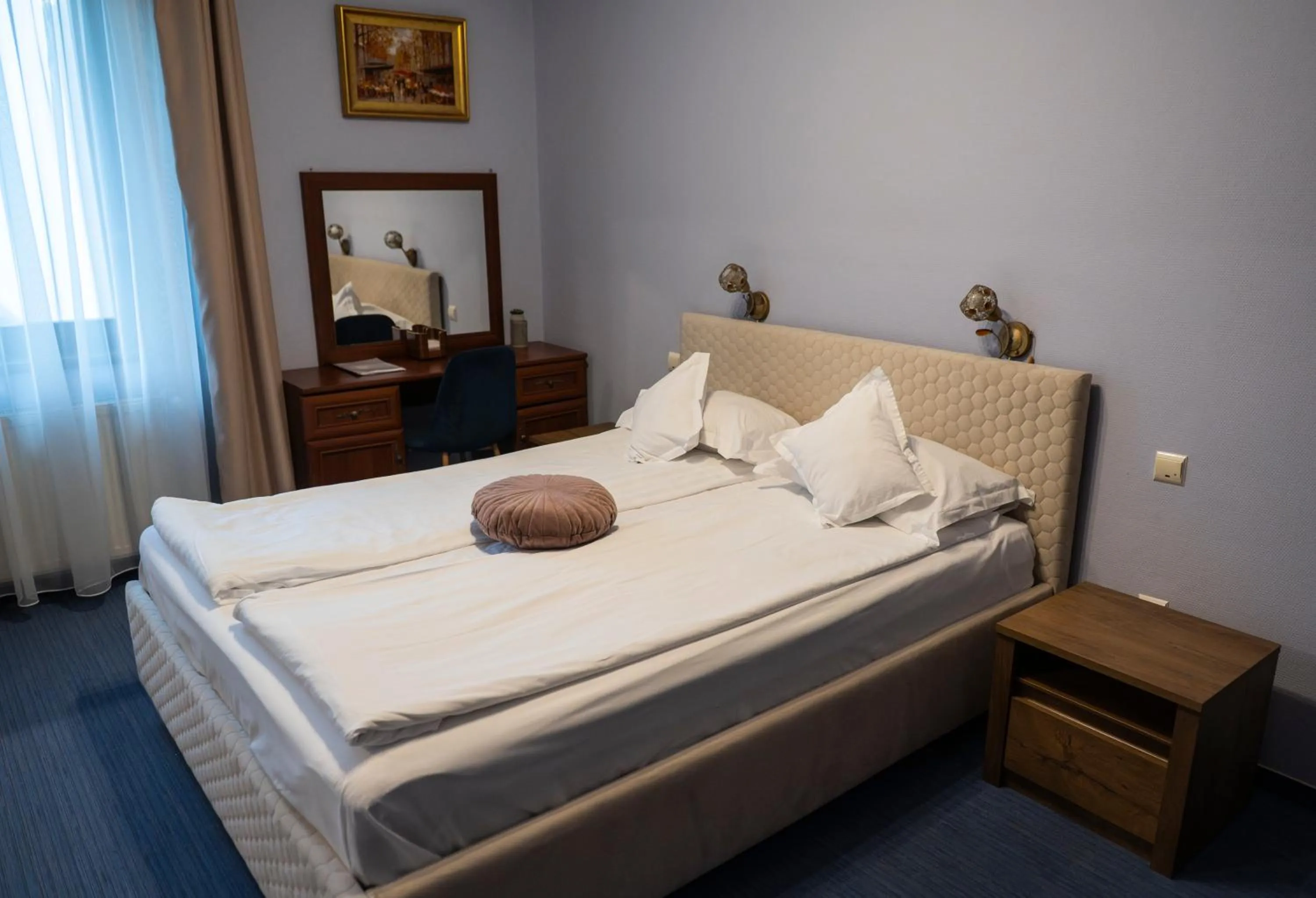 Photo of the whole room, Bed in Conacul Domnesc