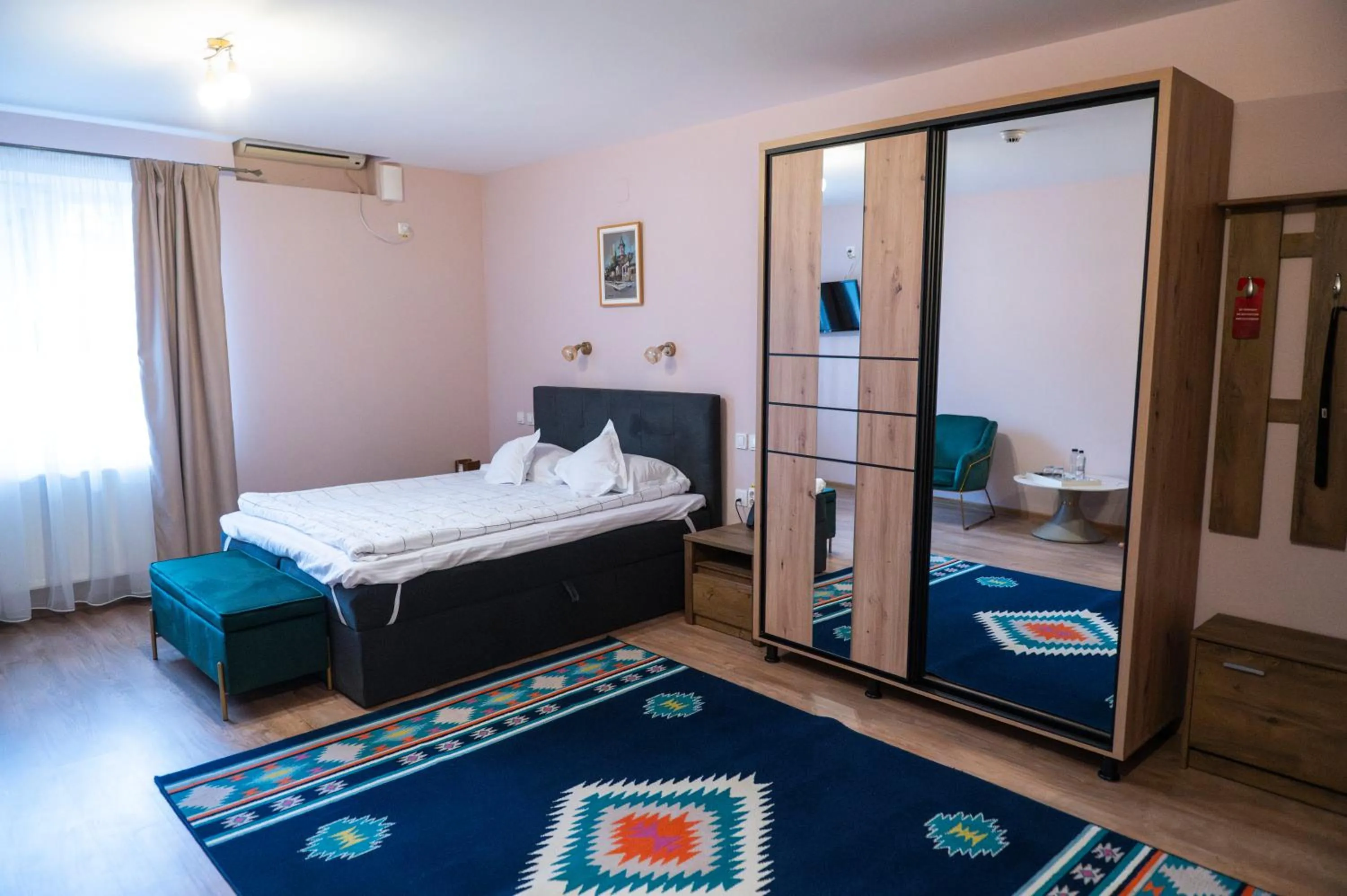 Photo of the whole room, Bed in Conacul Domnesc