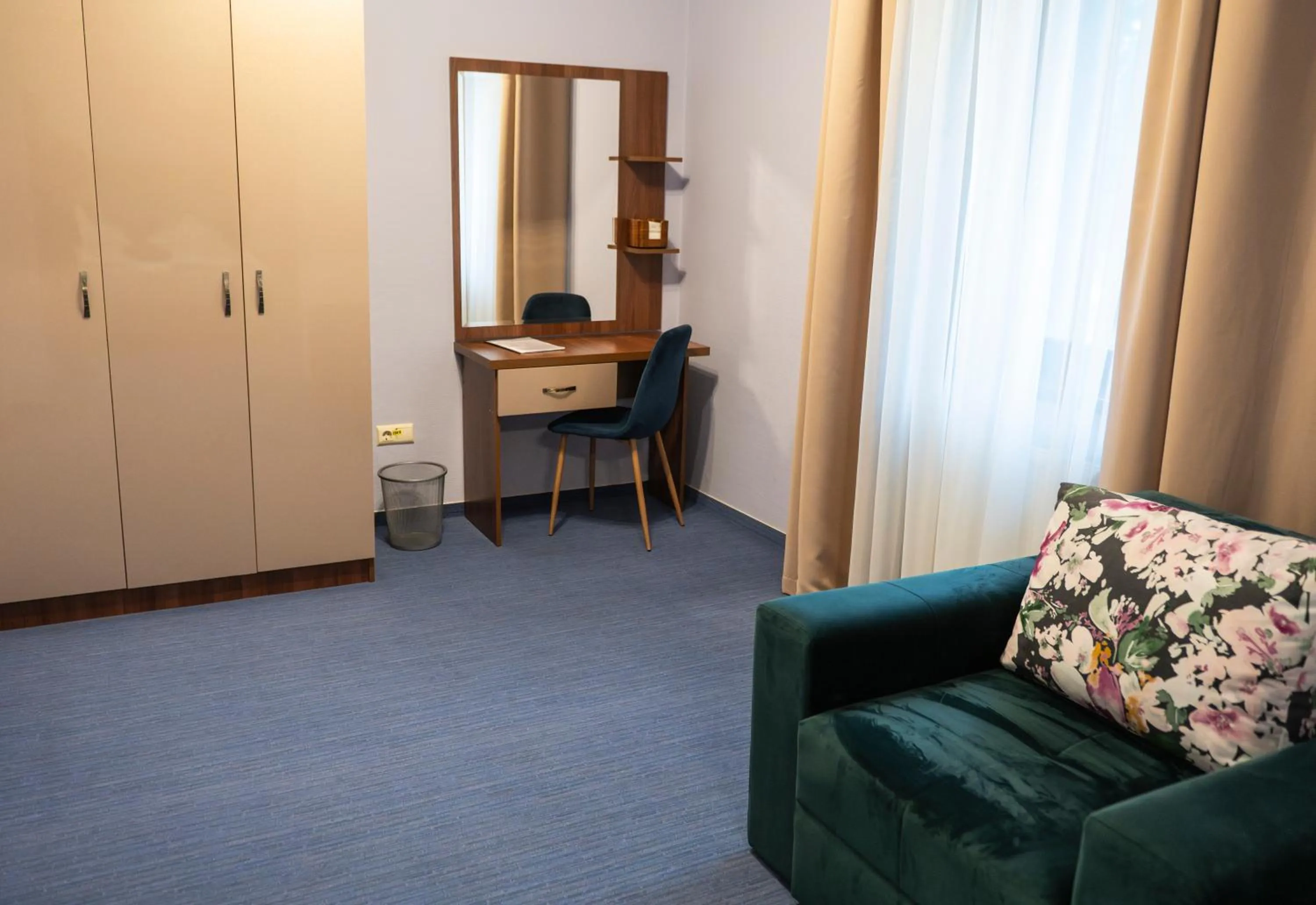 Photo of the whole room in Conacul Domnesc