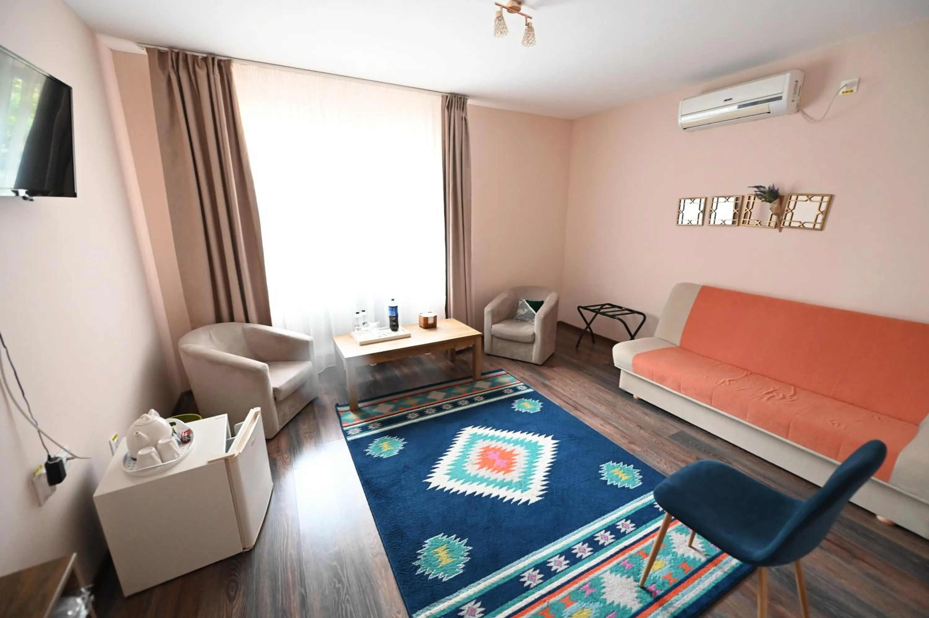 Photo of the whole room in Conacul Domnesc