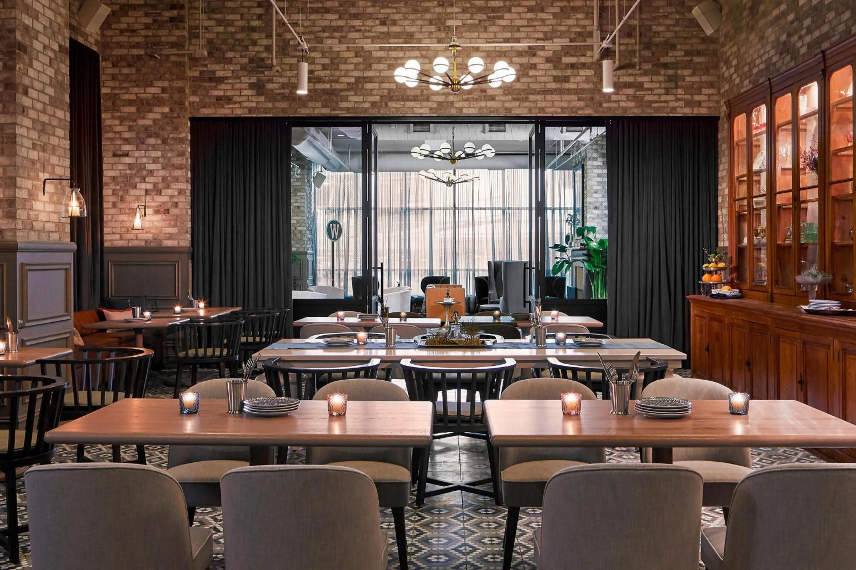 Restaurant/places to eat in Hotel Zachary, Chicago, a Tribute Portfolio Hotel