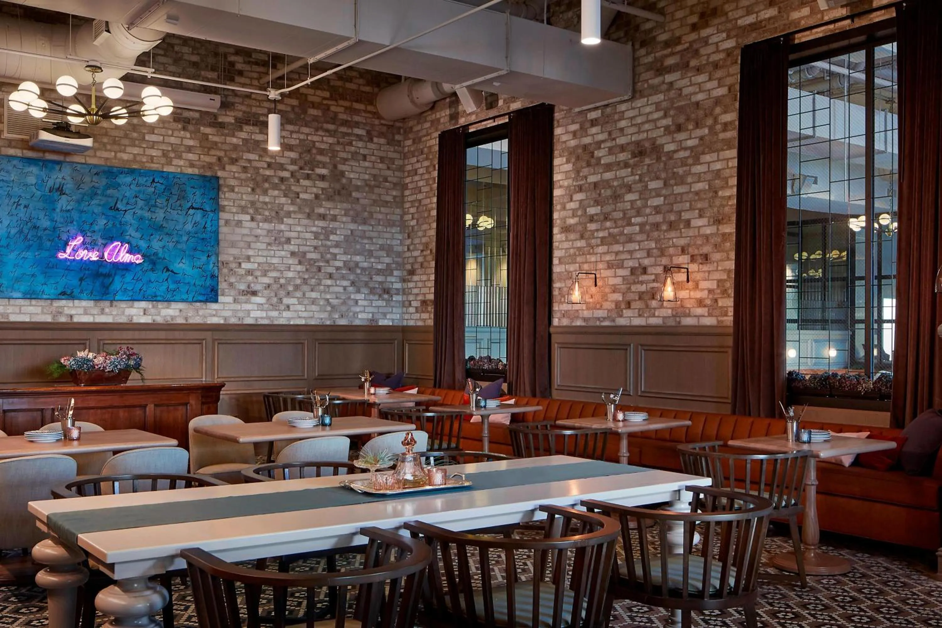 Restaurant/places to eat in Hotel Zachary, Chicago, a Tribute Portfolio Hotel