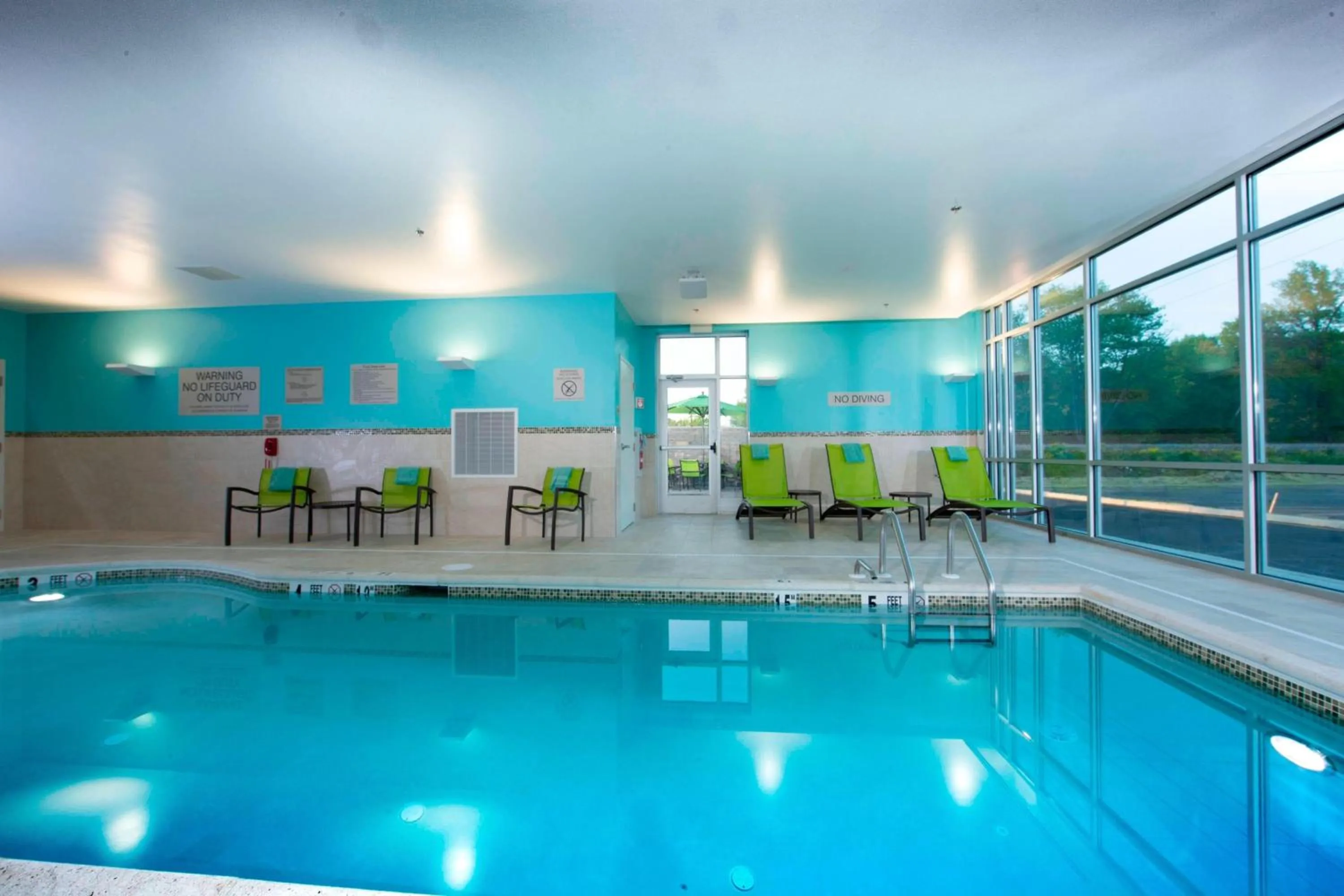 Swimming pool in Springhill Suites By Marriott Newark Downtown