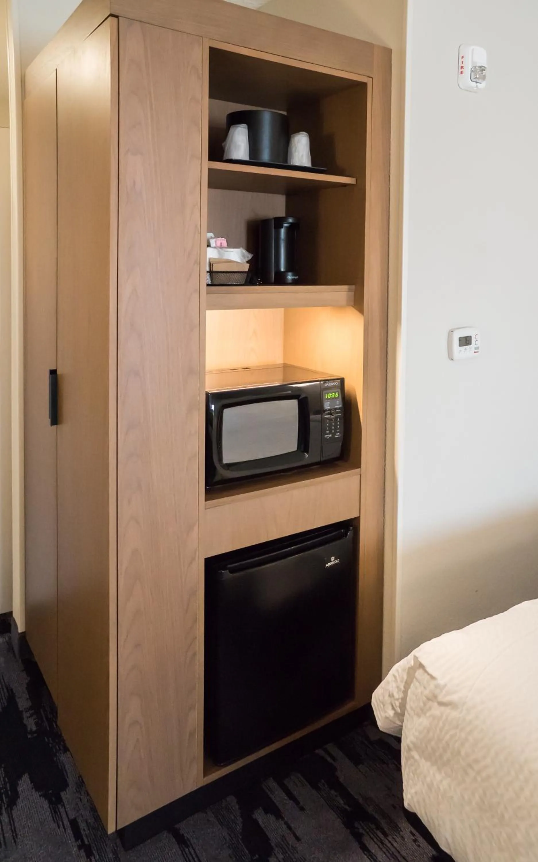 Coffee/tea facilities, Bed in Fairfield Inn & Suites by Marriott Melbourne Viera Town Center