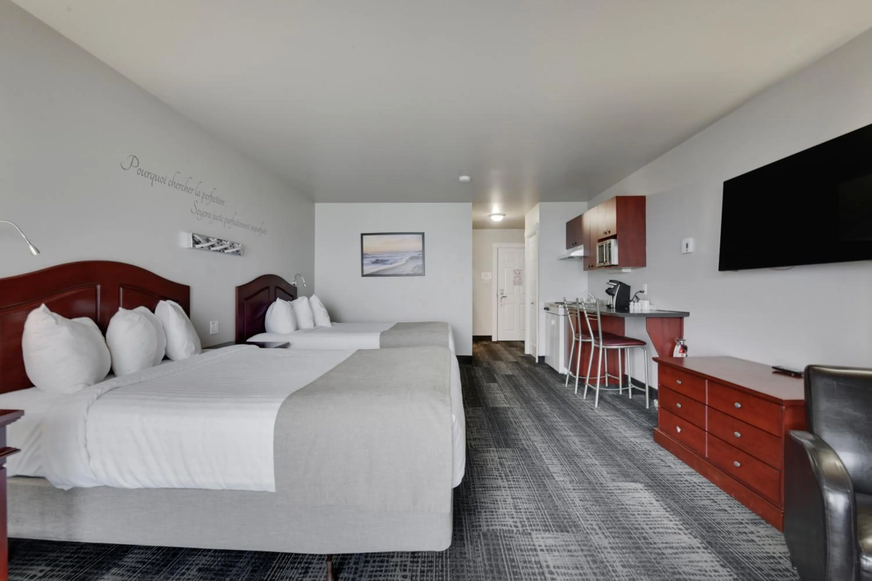 Bed in Hôtel et Pavillons Le Petit Manoir du Casino