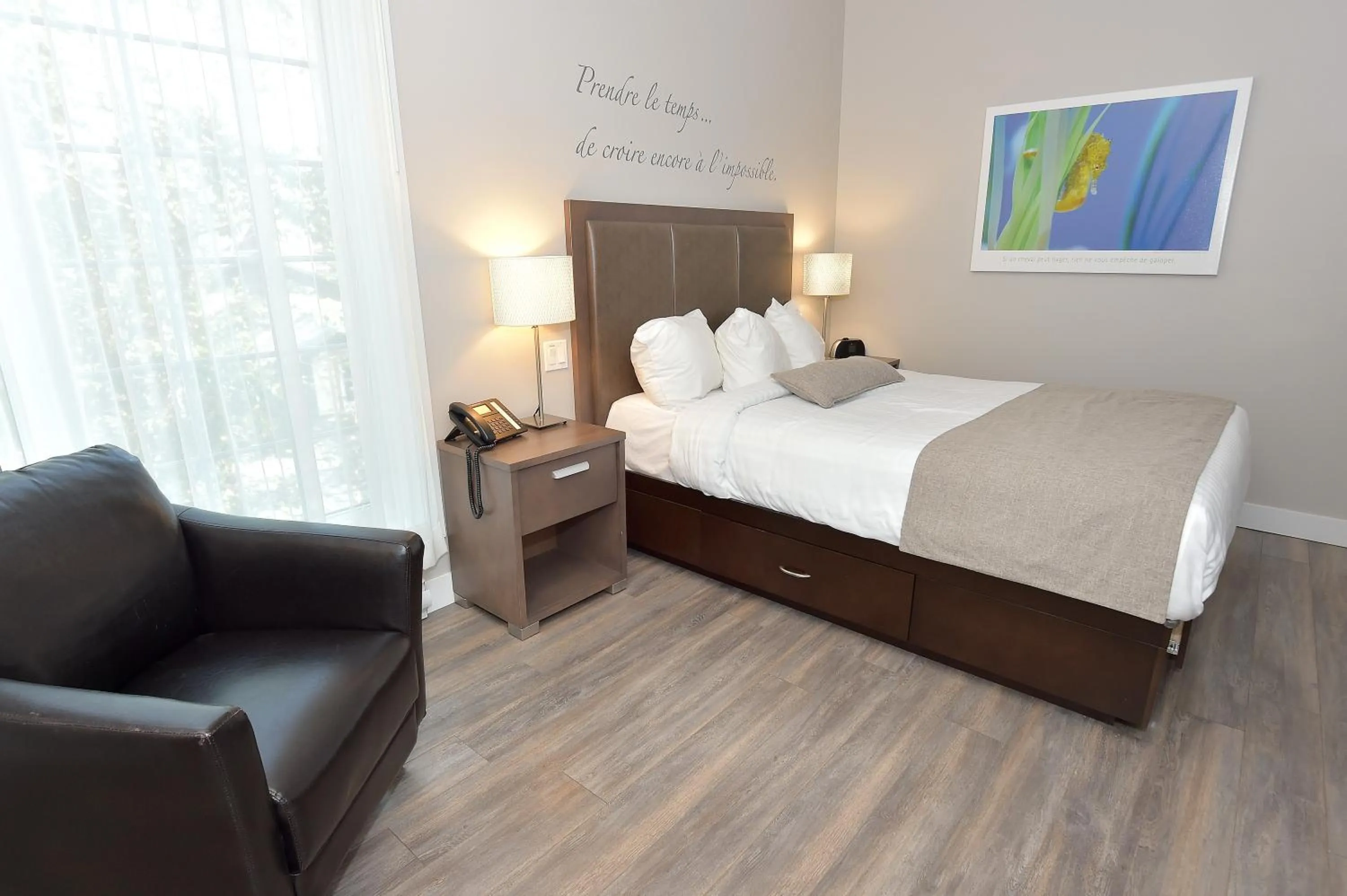 Bedroom, Bed in Hôtel et Pavillons Le Petit Manoir du Casino