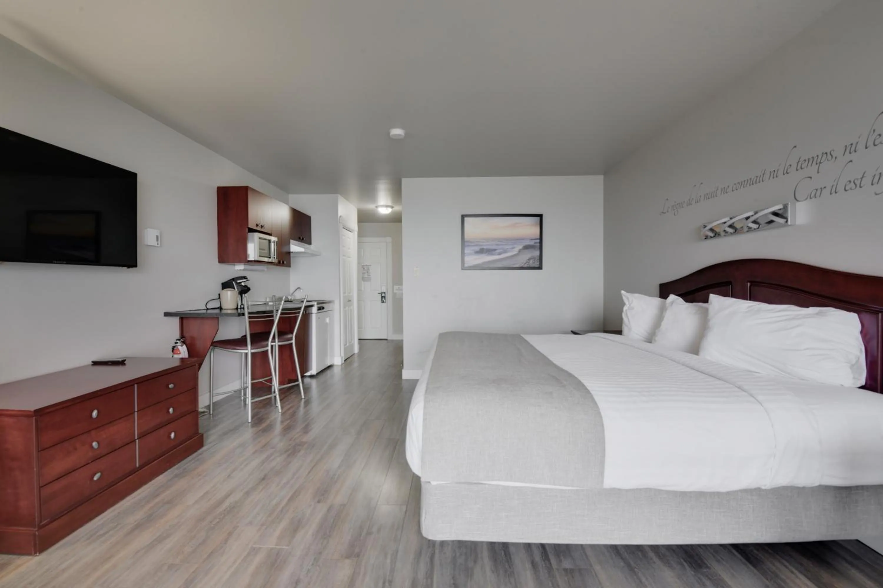 TV and multimedia, Bed in Hôtel et Pavillons Le Petit Manoir du Casino