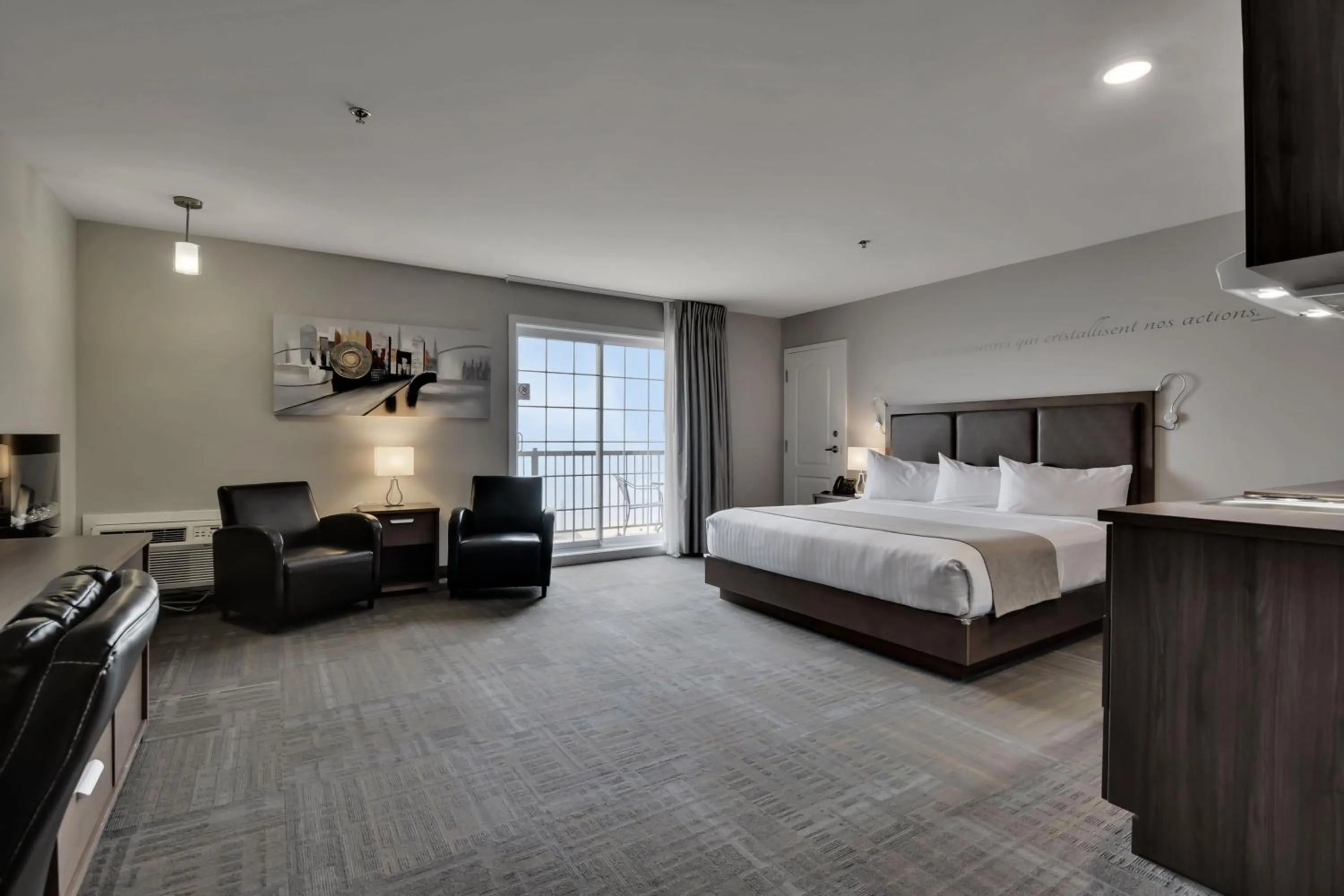 Photo of the whole room, Bed in Hôtel et Pavillons Le Petit Manoir du Casino