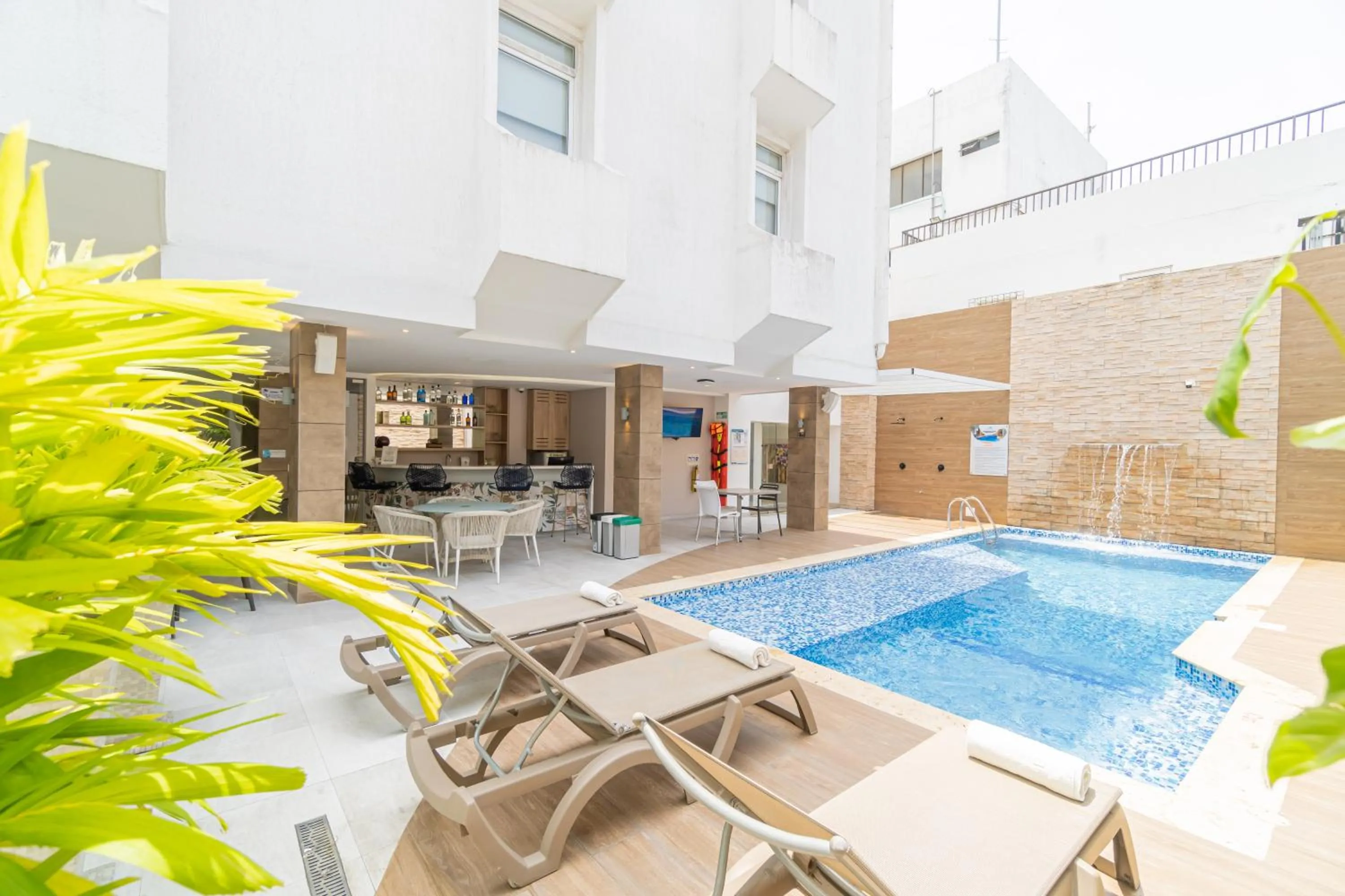Swimming pool in Hotel Barlovento
