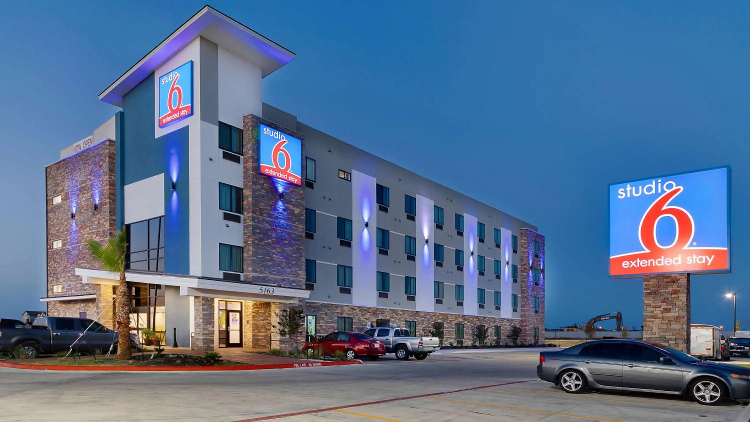 Property building in Studio 6-Buda, TX