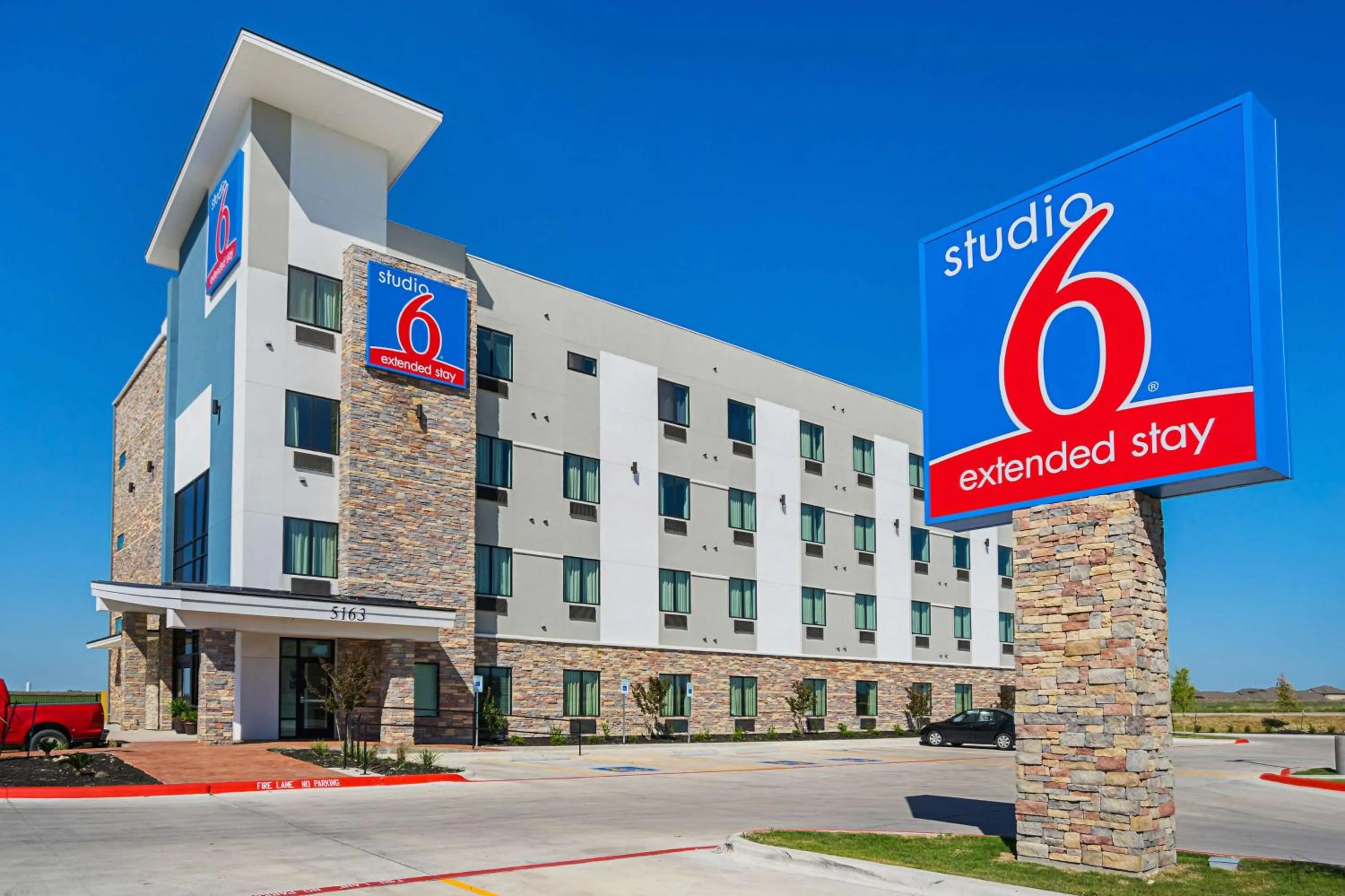 Property building in Studio 6-Buda, TX