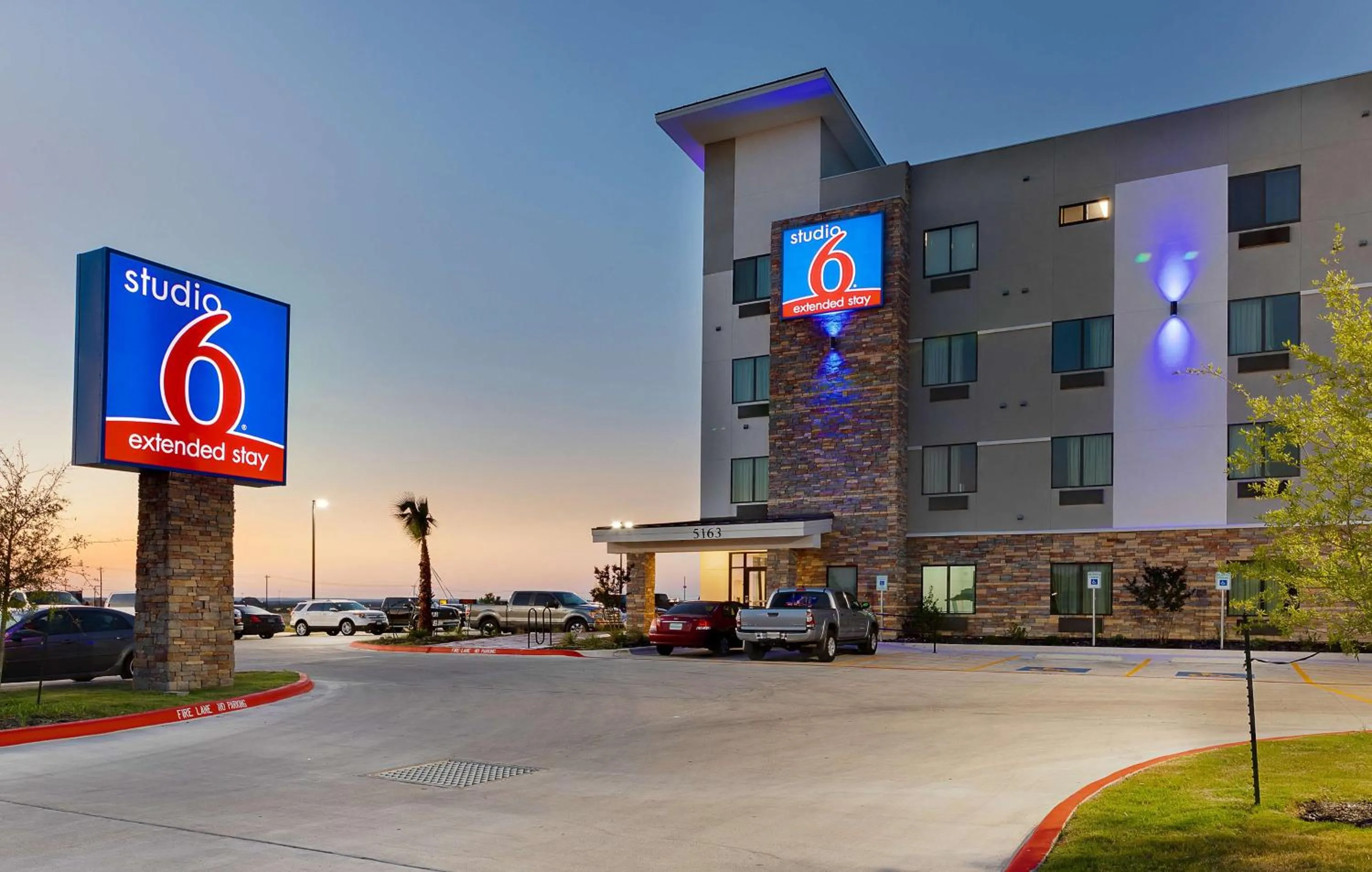 Property building in Studio 6-Buda, TX