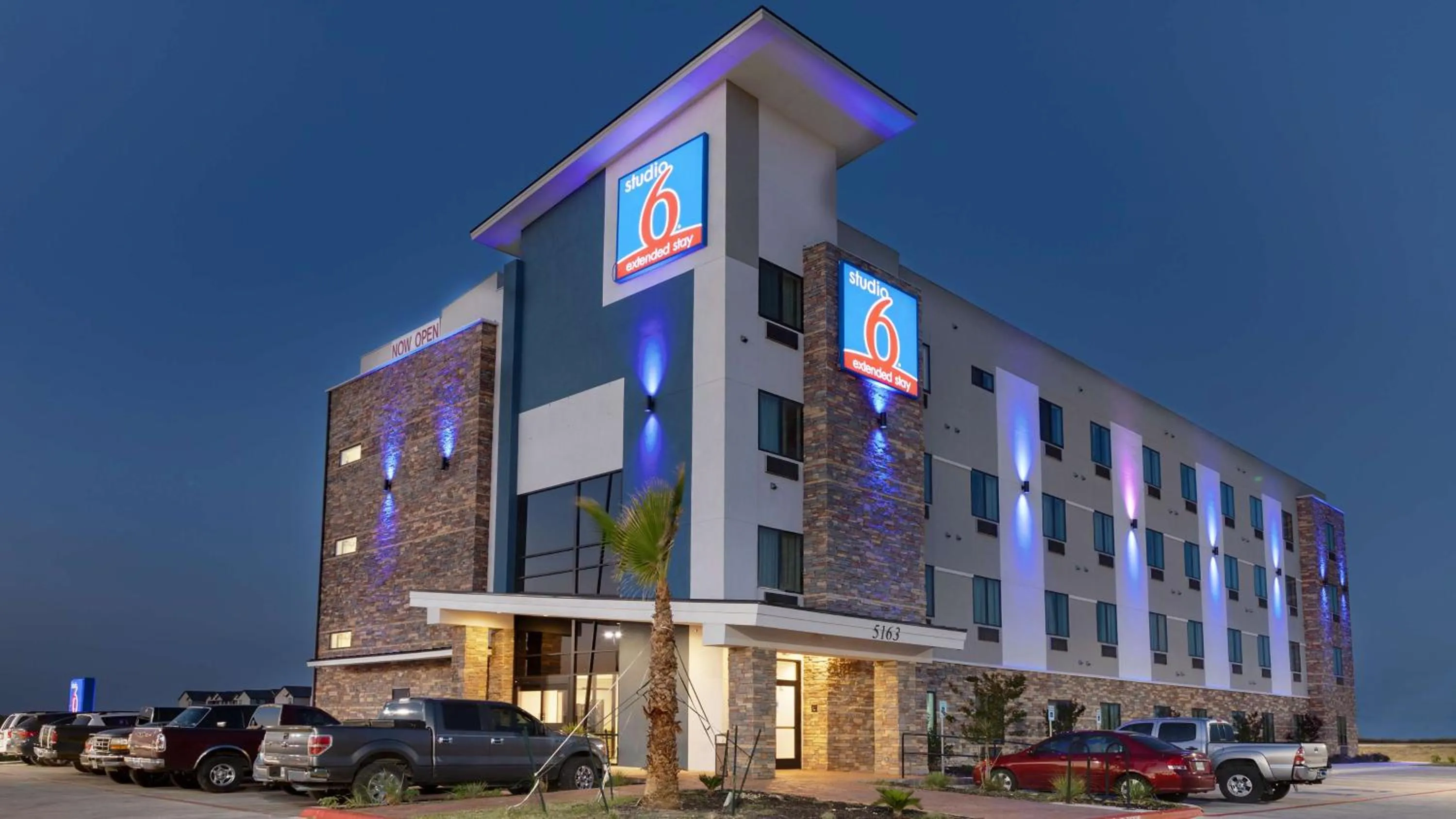 Property building in Studio 6-Buda, TX