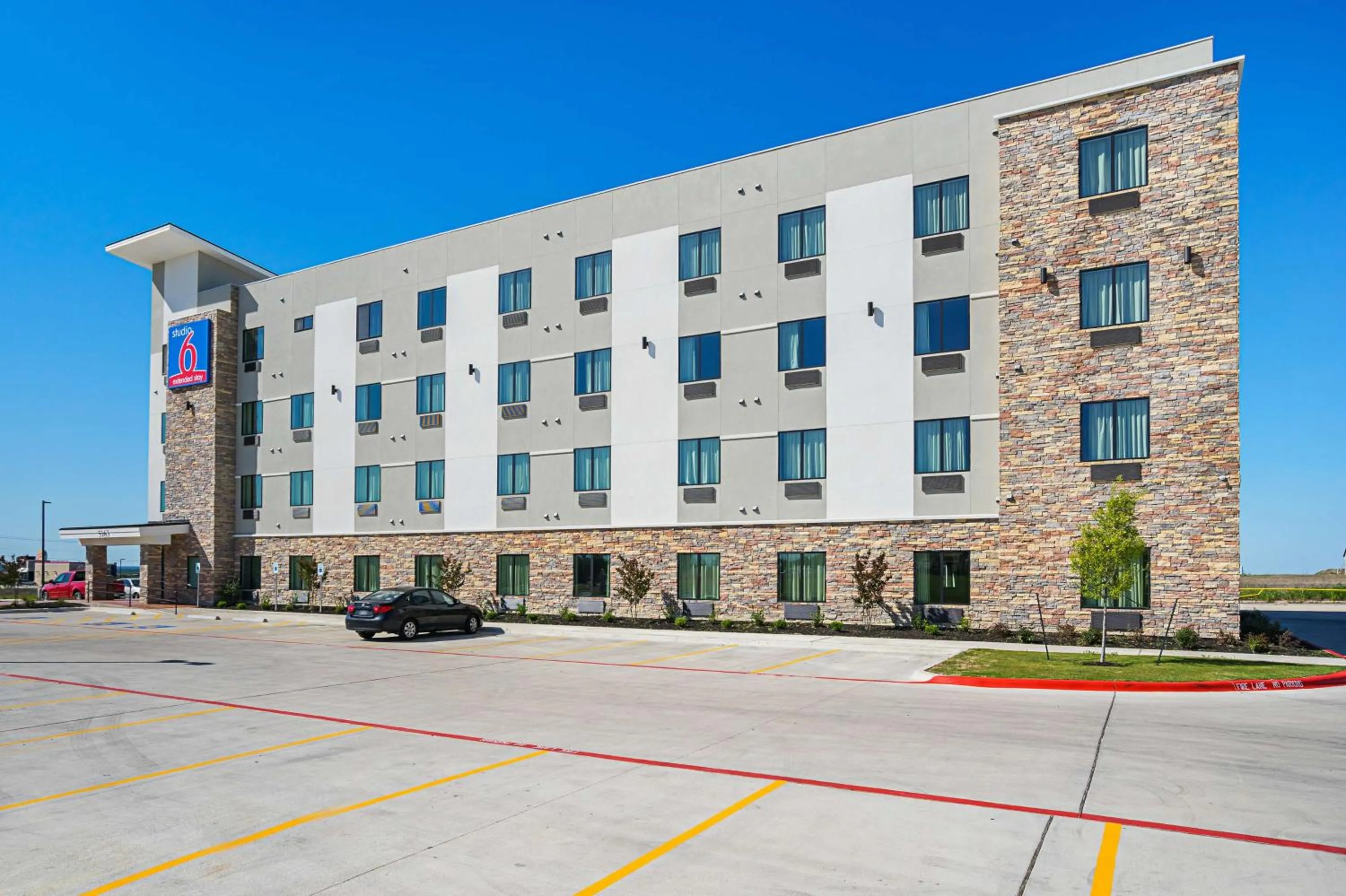 Property building in Studio 6-Buda, TX