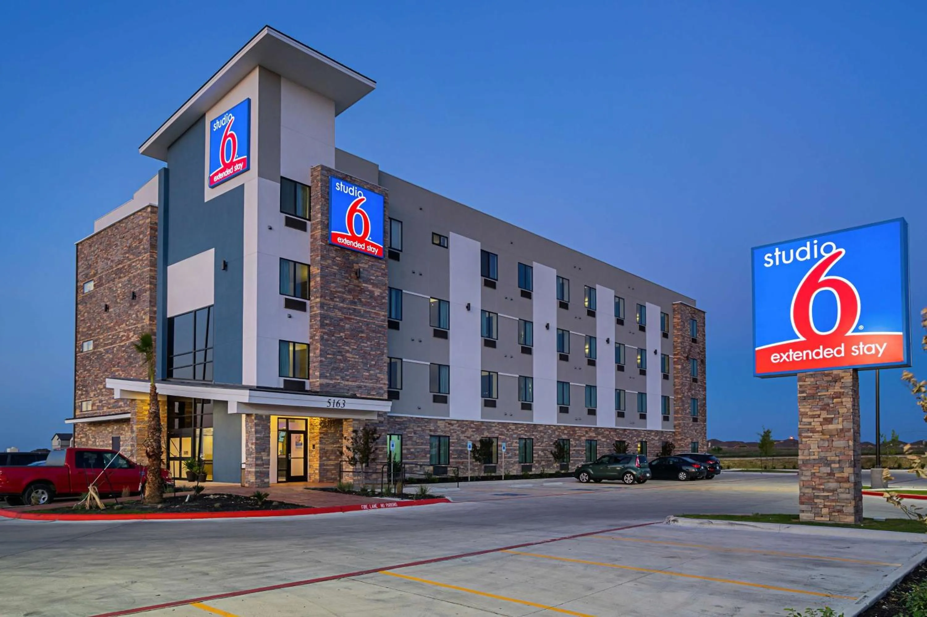 Property building in Studio 6-Buda, TX