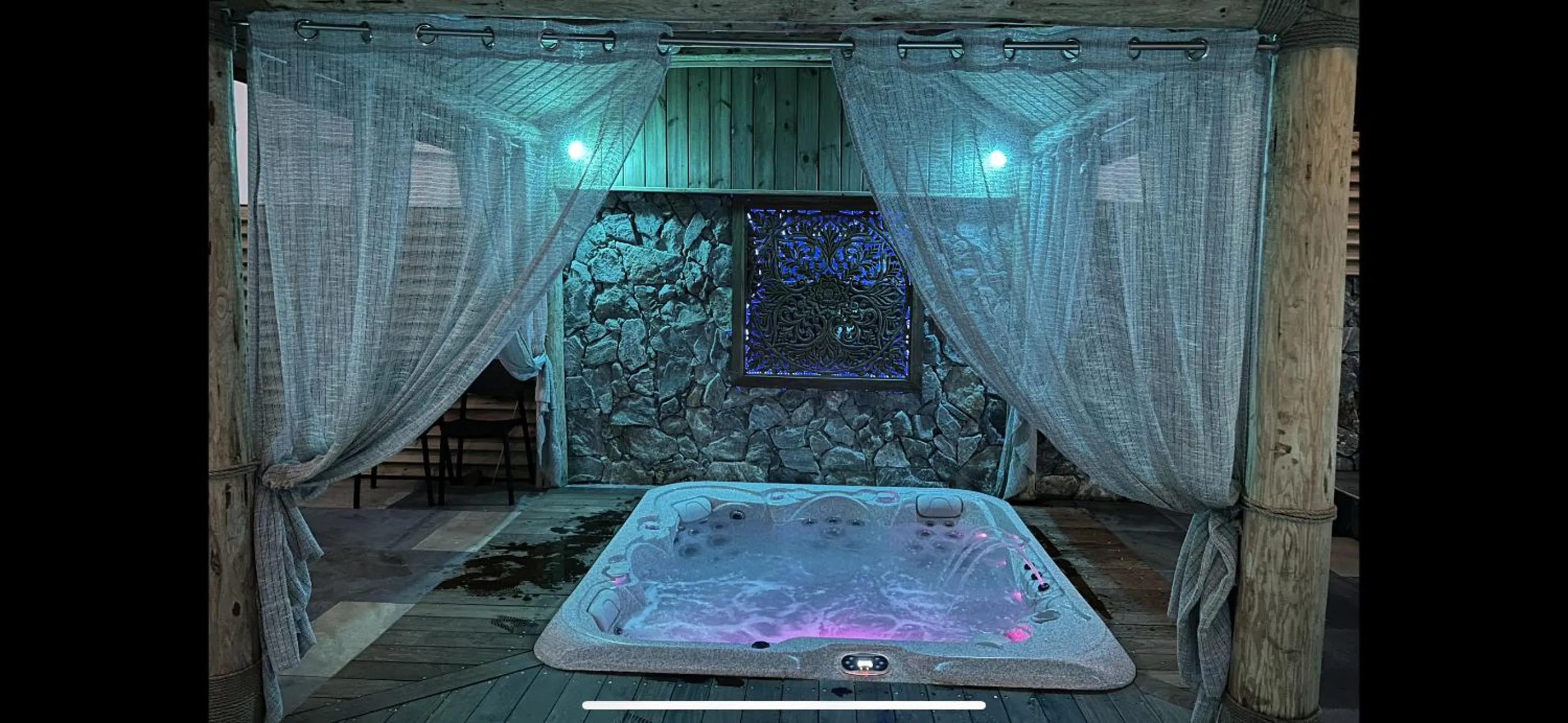 Hot Tub in Auberge Desprairies