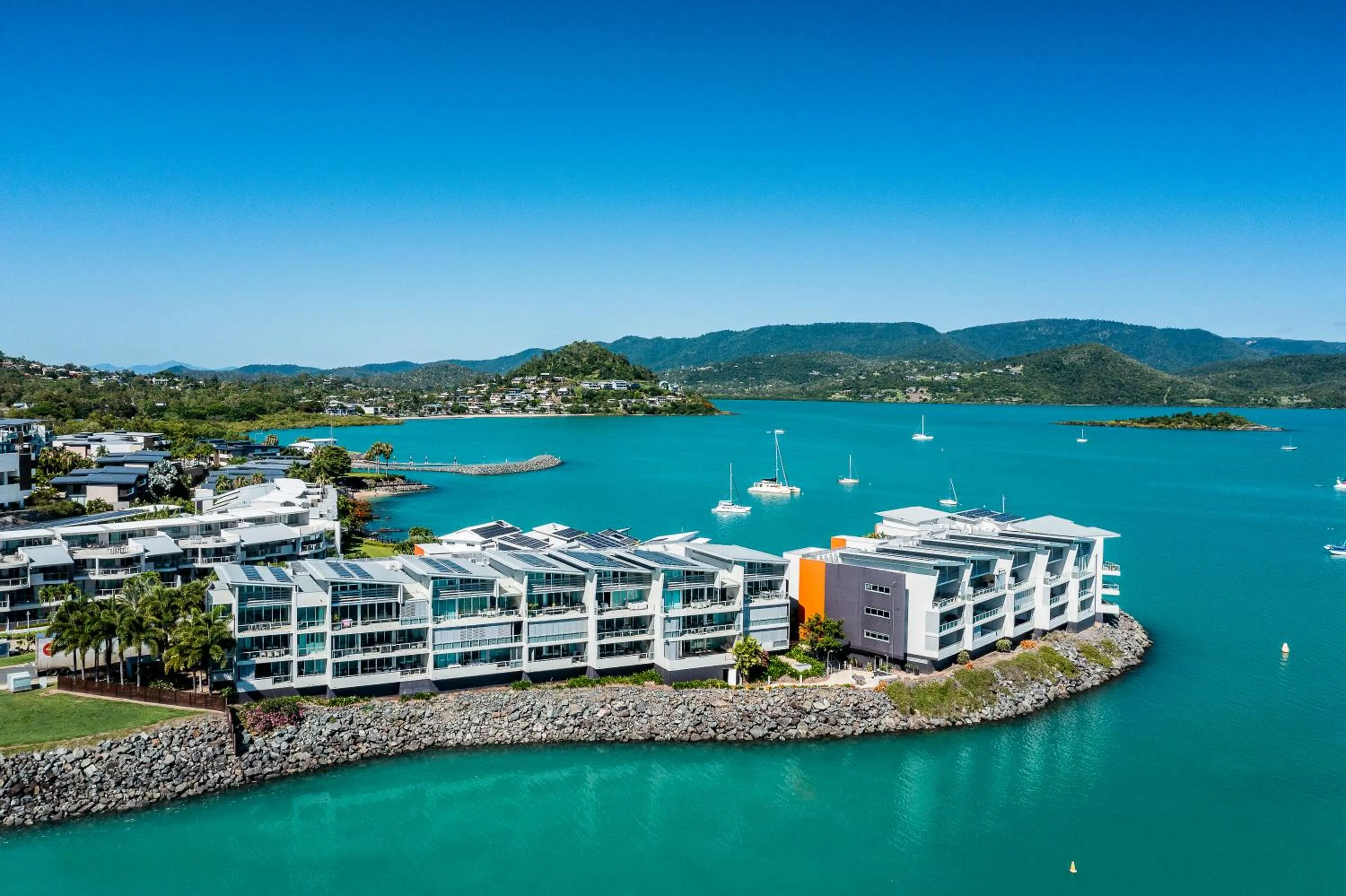 Property building in Peninsula Airlie Beach