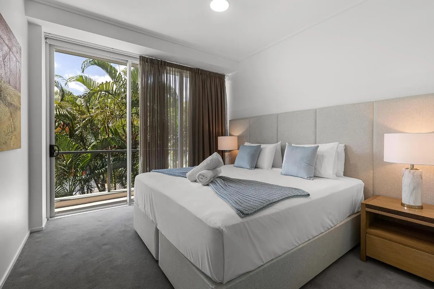 Bedroom, Bed in Peninsula Airlie Beach