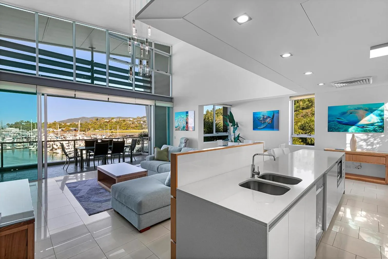 Kitchen or kitchenette in Peninsula Airlie Beach