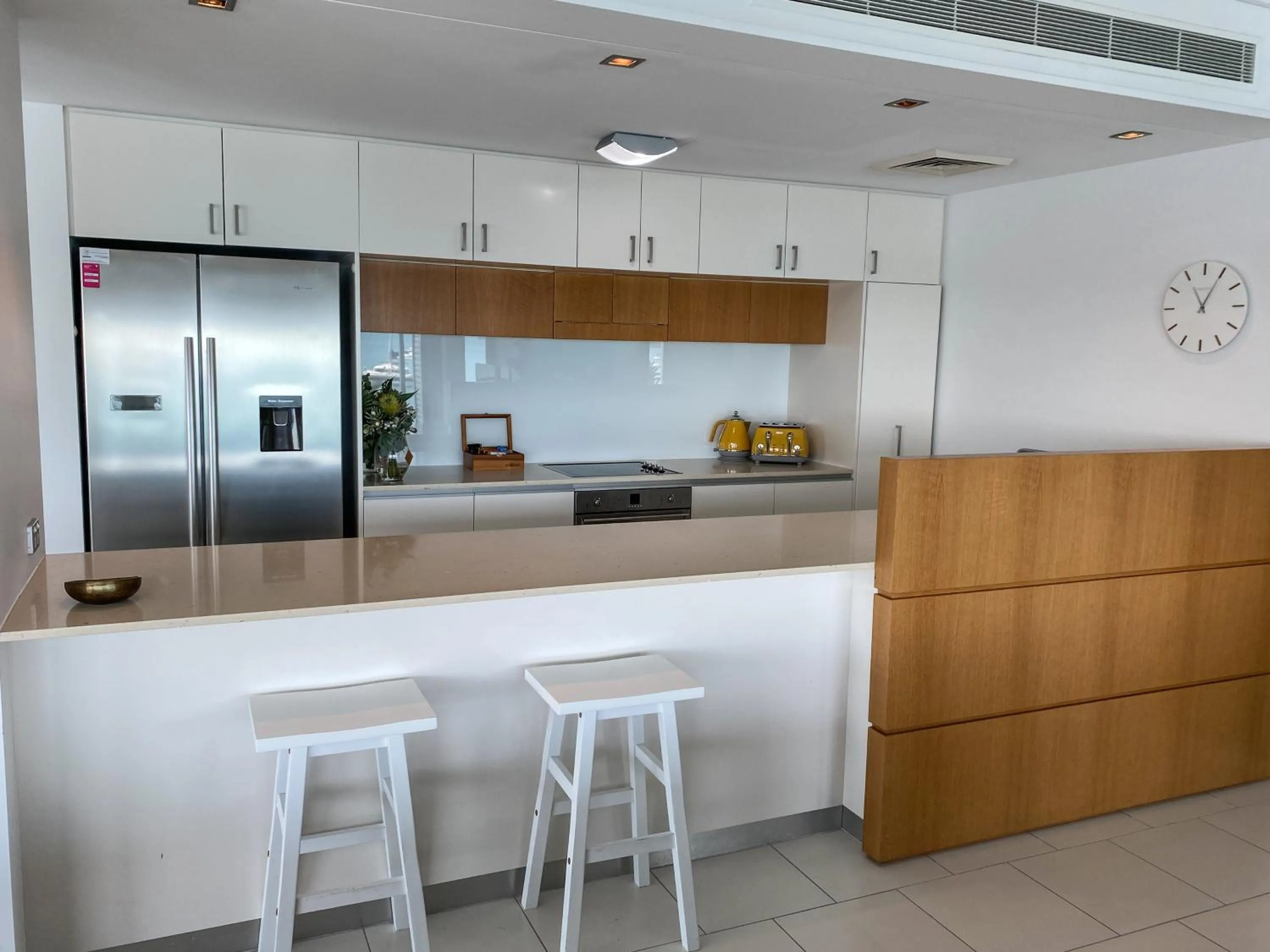 Kitchen or kitchenette in Peninsula Airlie Beach