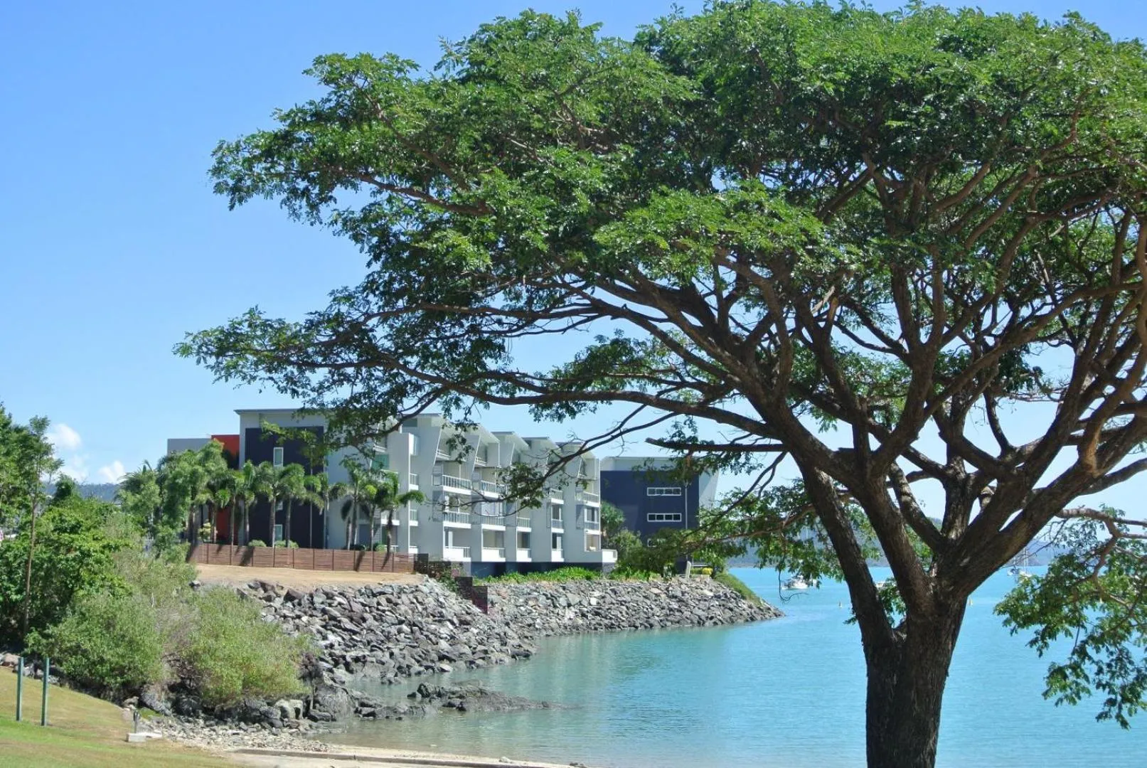 Property building in Peninsula Airlie Beach