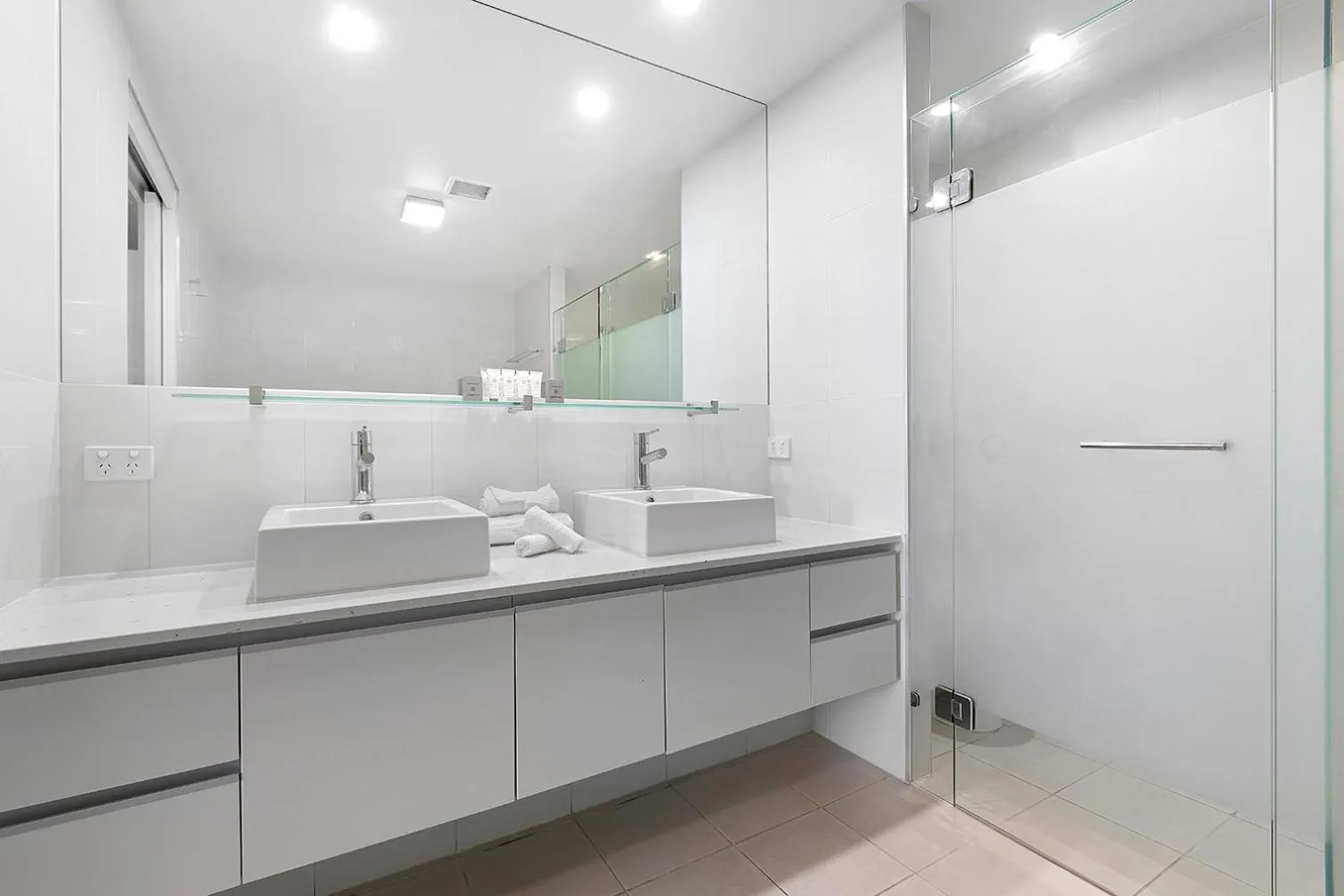 Shower in Peninsula Airlie Beach