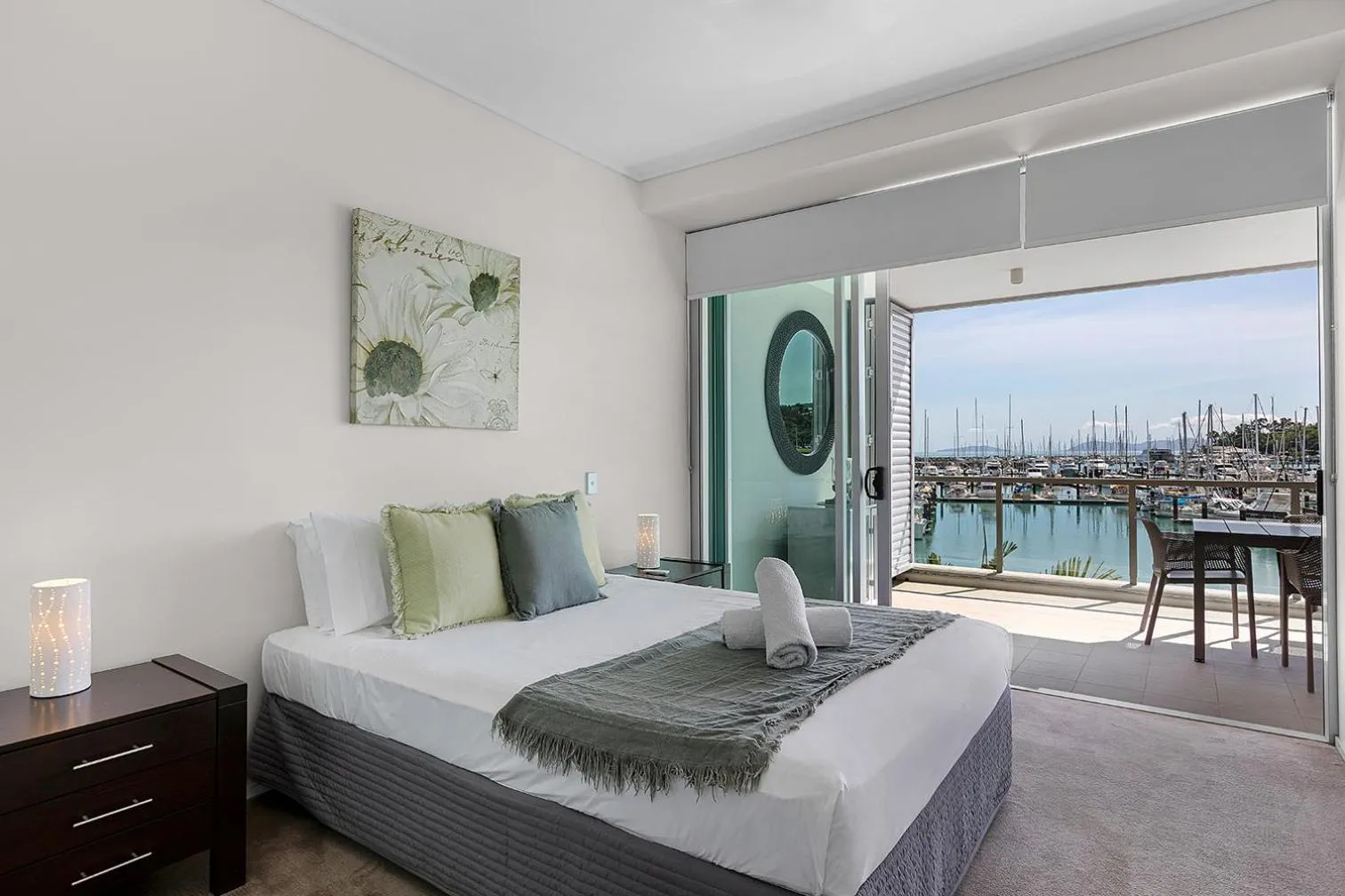 Bedroom, Bed in Peninsula Airlie Beach