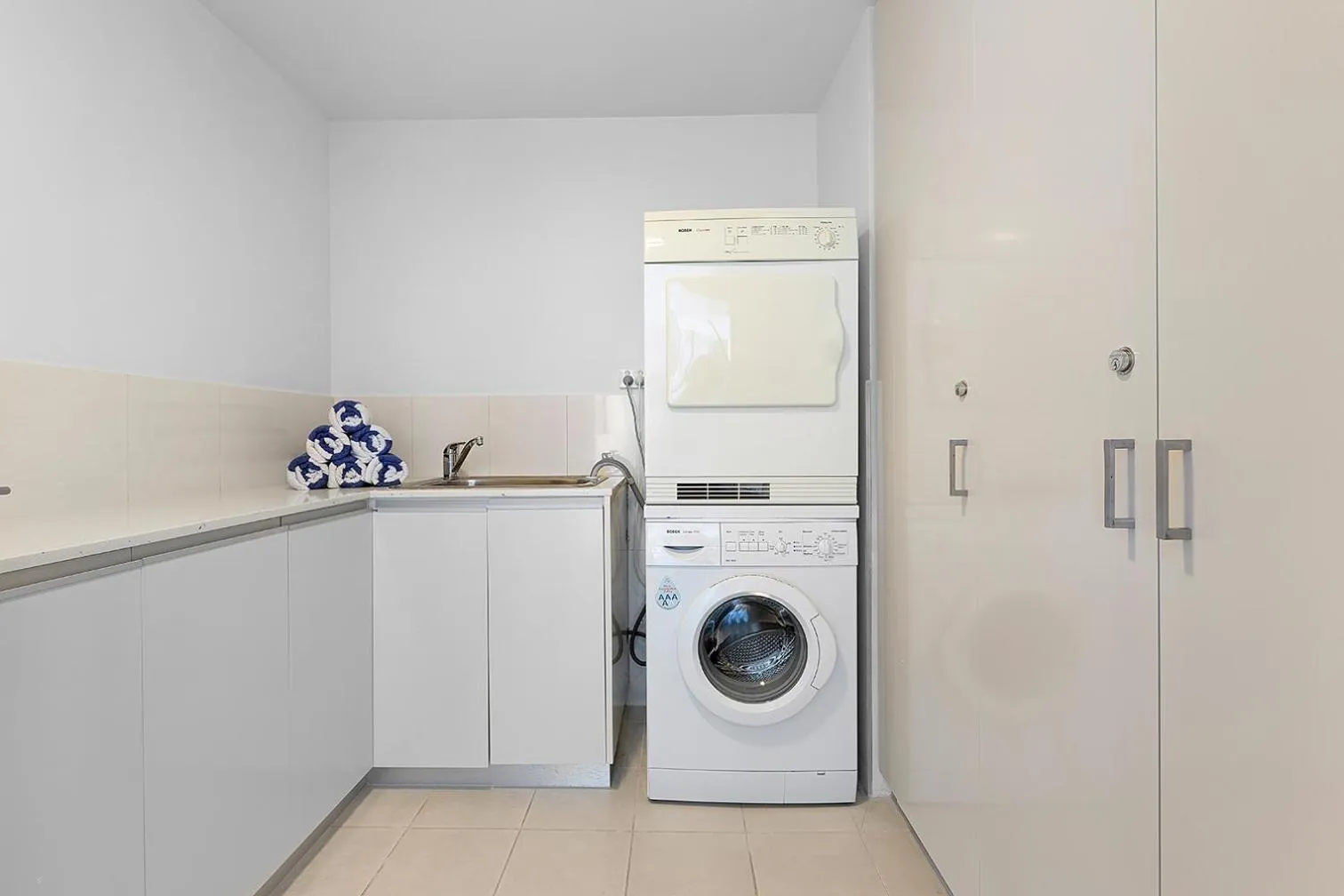 washing machine in Peninsula Airlie Beach