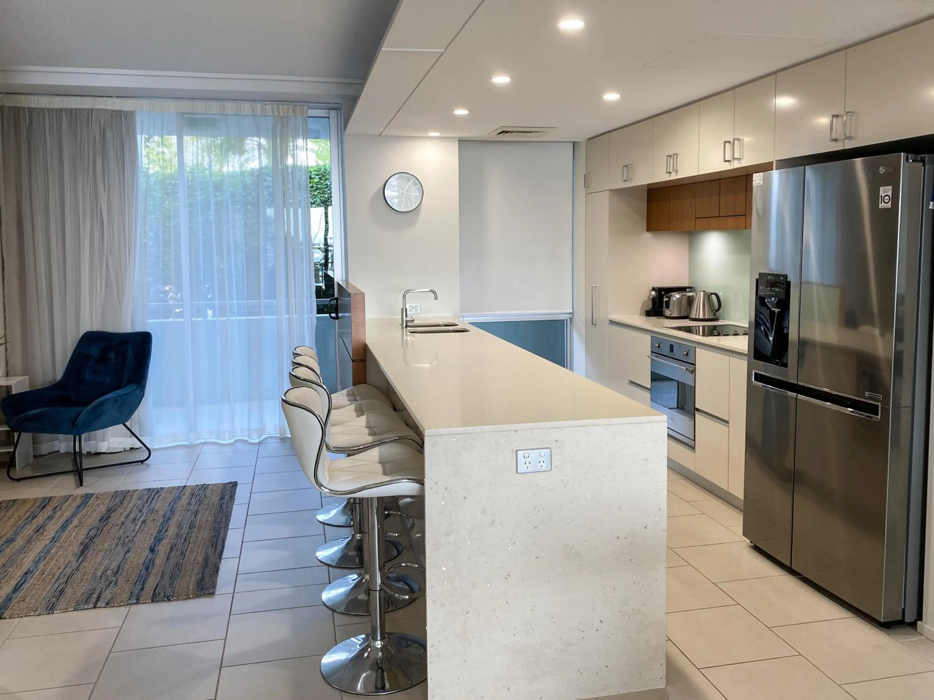 Kitchen or kitchenette in Peninsula Airlie Beach