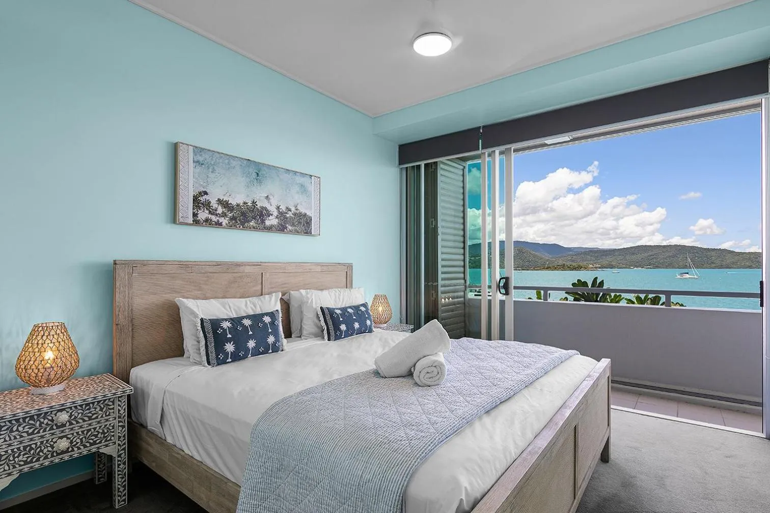 Bed in Peninsula Airlie Beach