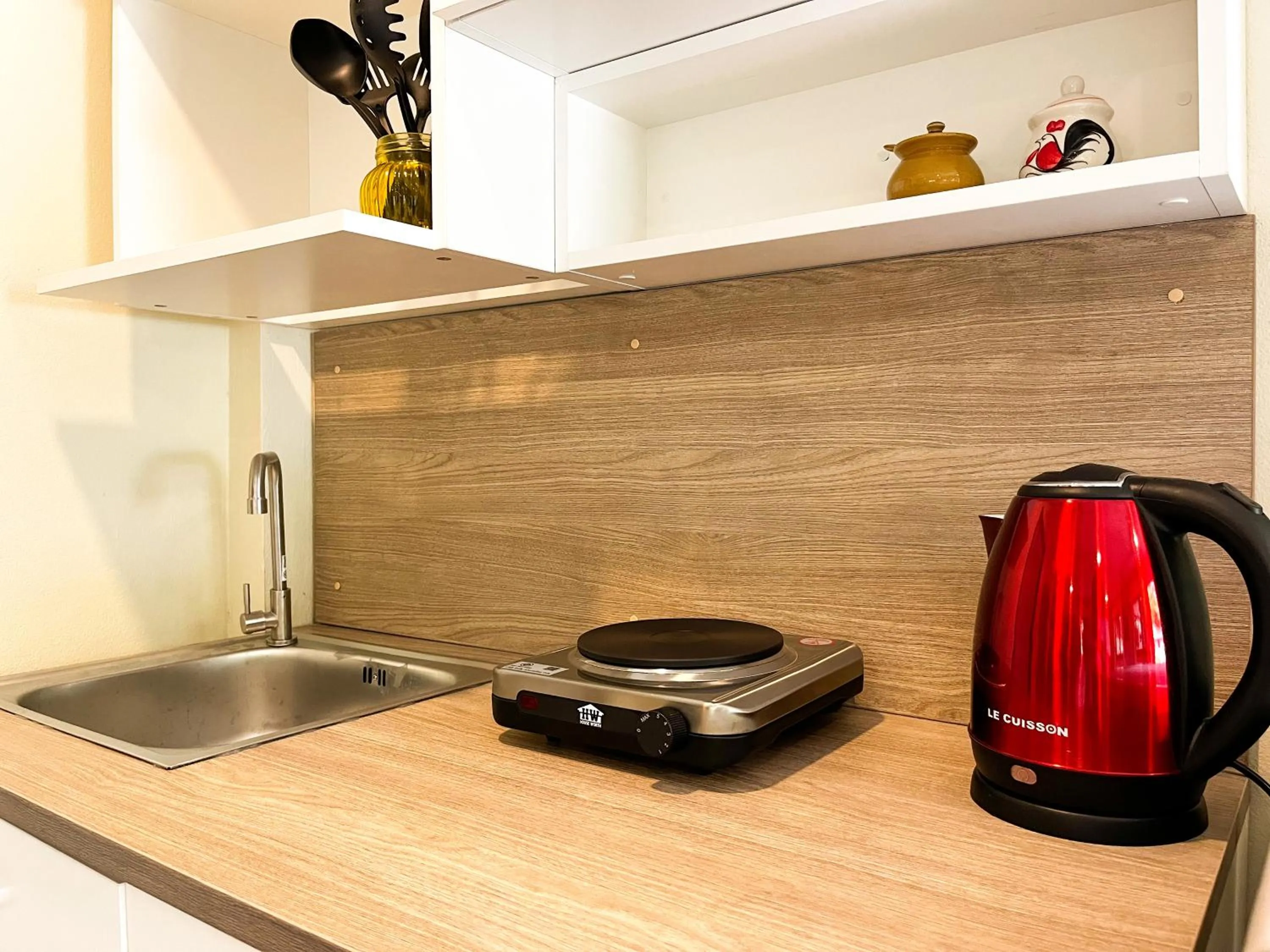 Coffee/tea facilities in Golden Hill Resort