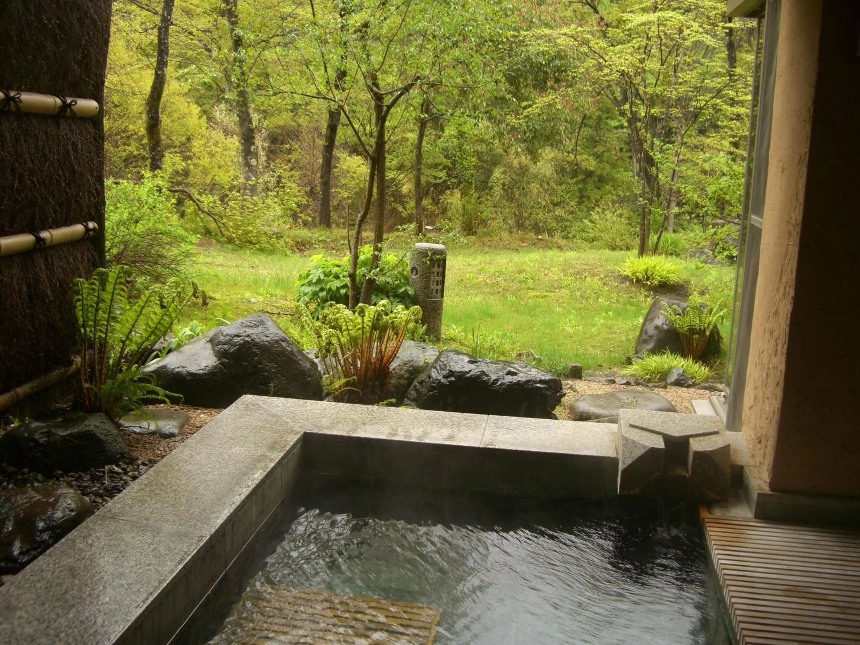 Hot Spring Bath in Bettei Senjyuan